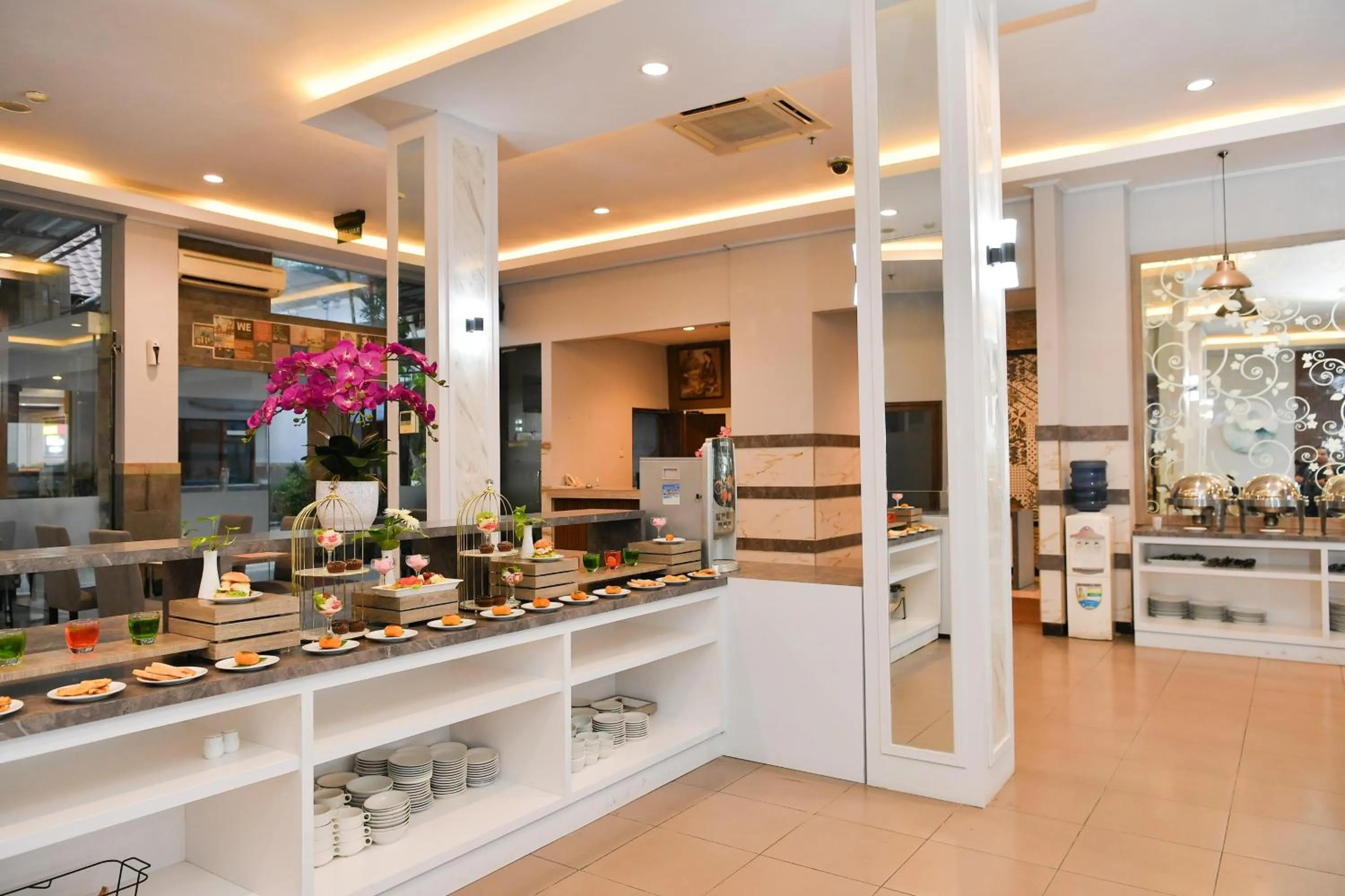 Food and drinks in Front One HK Resort Simpang Lima