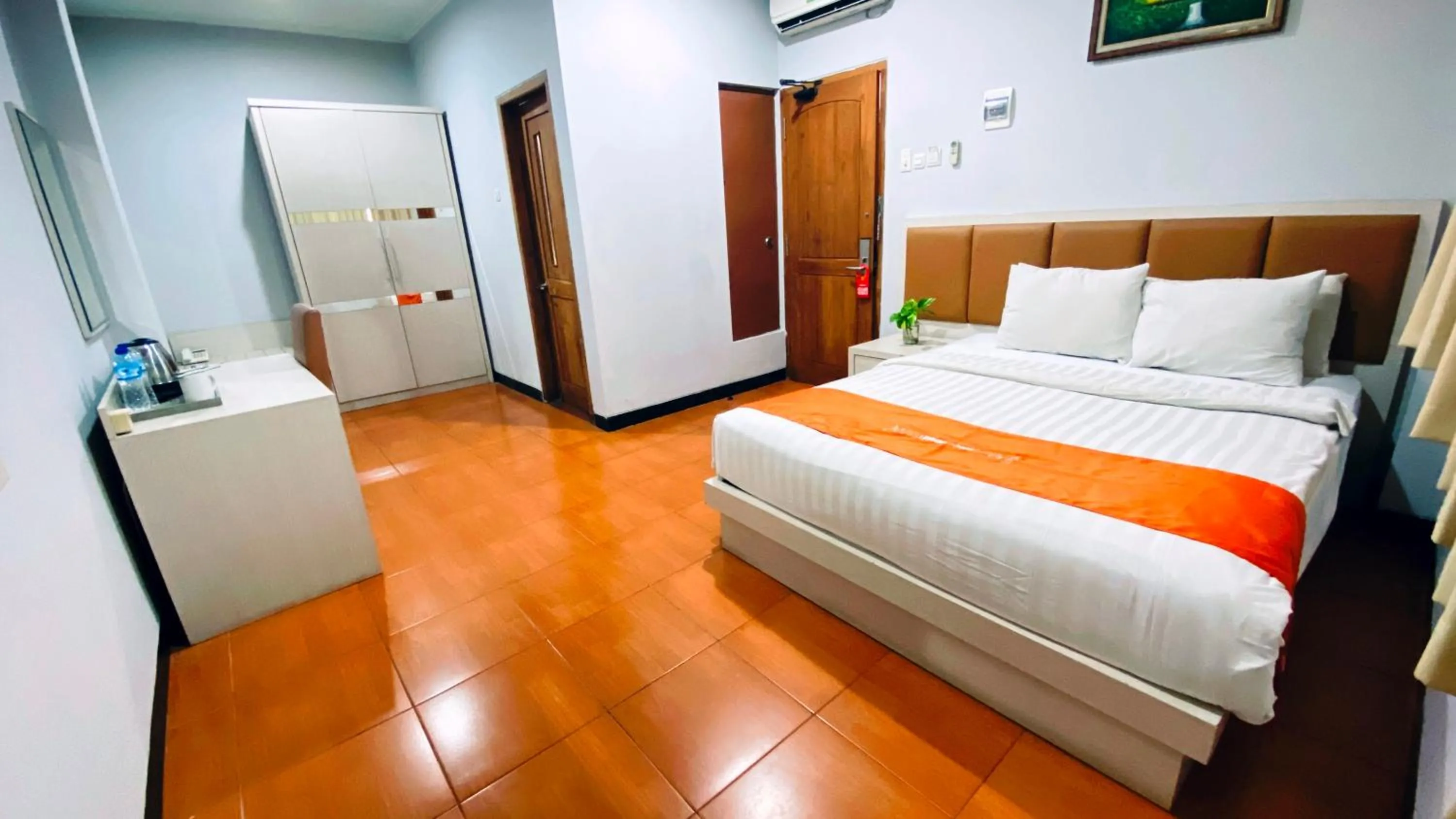 Bedroom, Bed in Front One HK Resort Simpang Lima