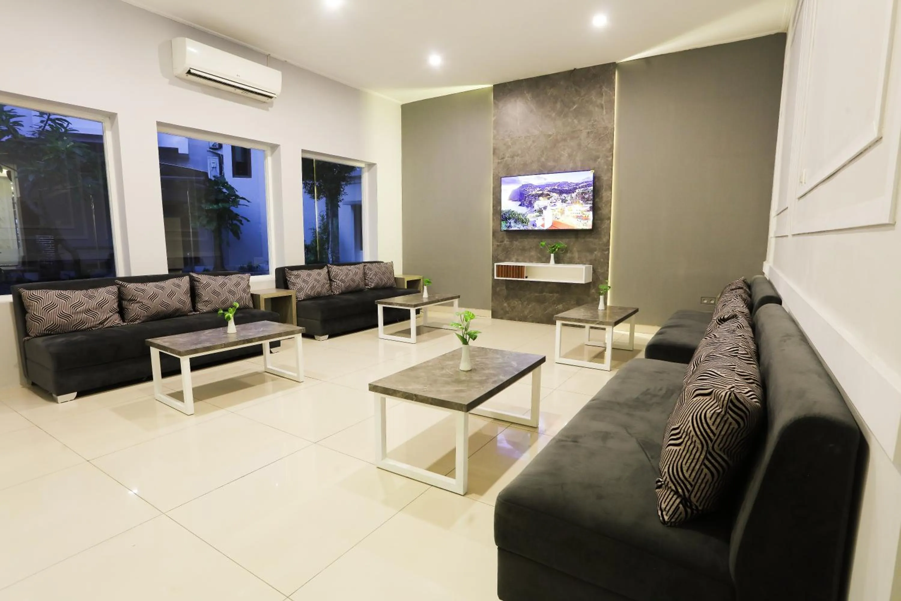 Communal lounge/ TV room in Front One HK Resort Simpang Lima