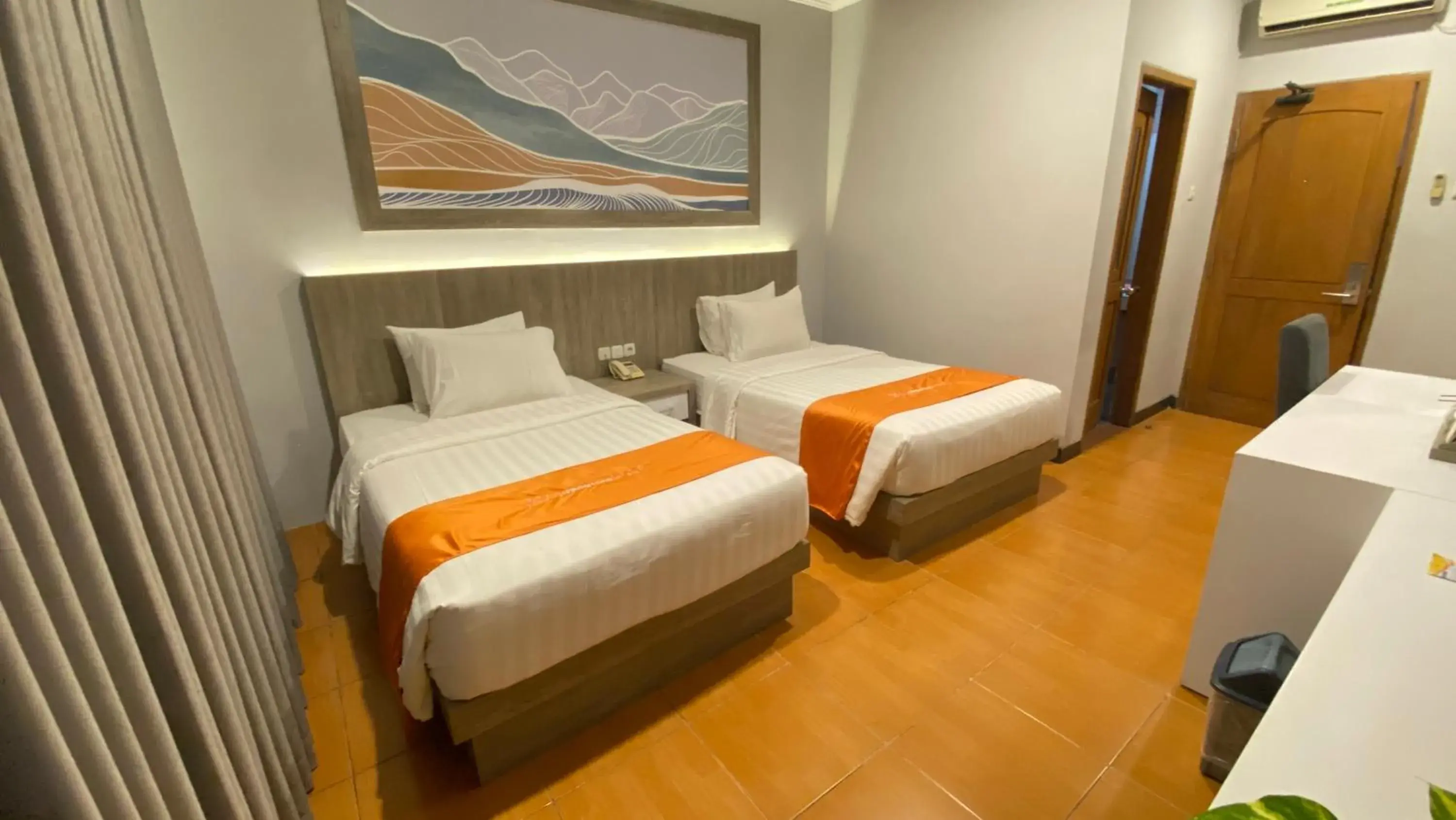 Superior Twin Room in Front One HK Resort Simpang Lima Superior Twin Room in Front One HK Resort Simpang Lima
