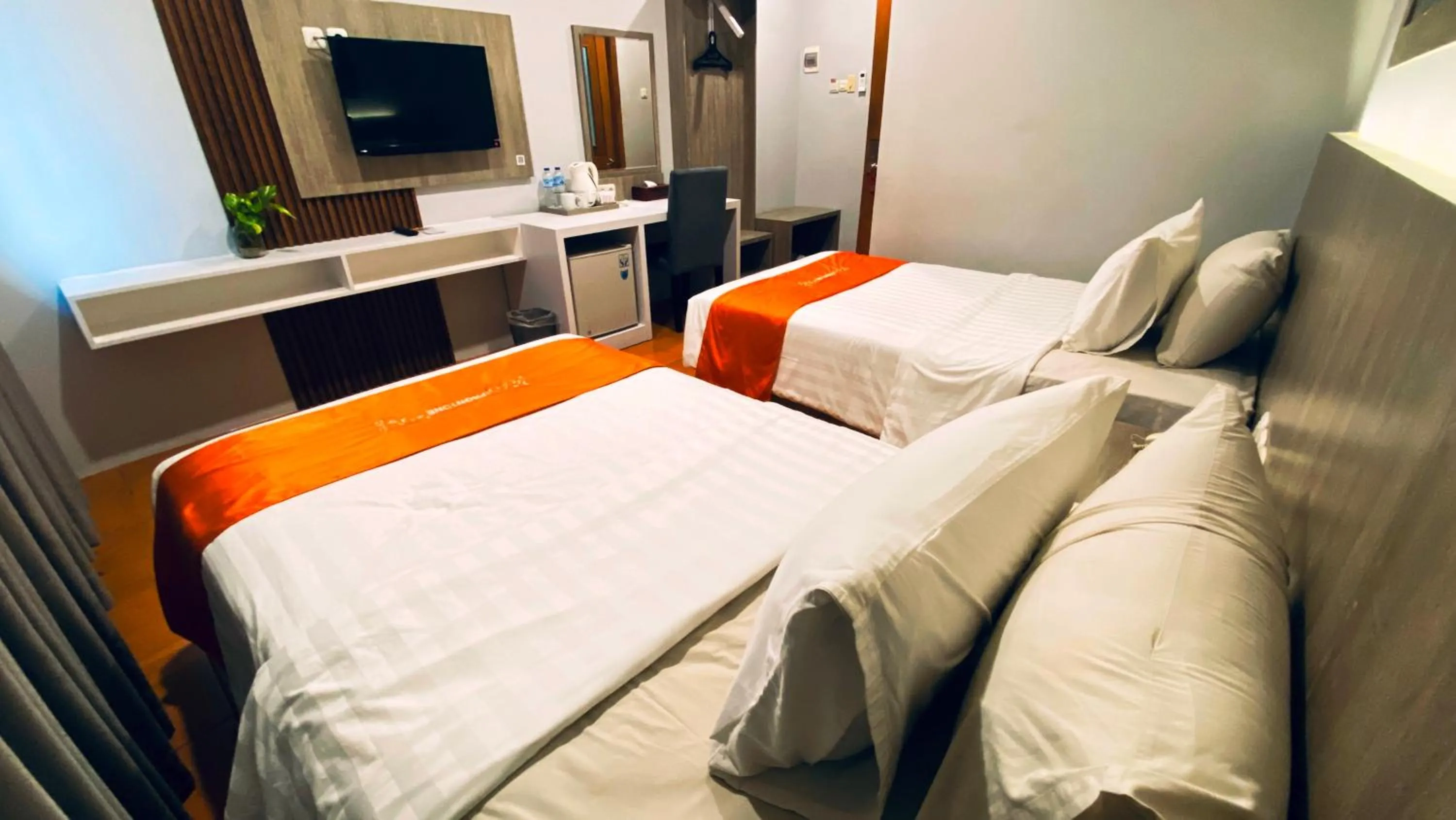 Bedroom, Bed in Front One HK Resort Simpang Lima