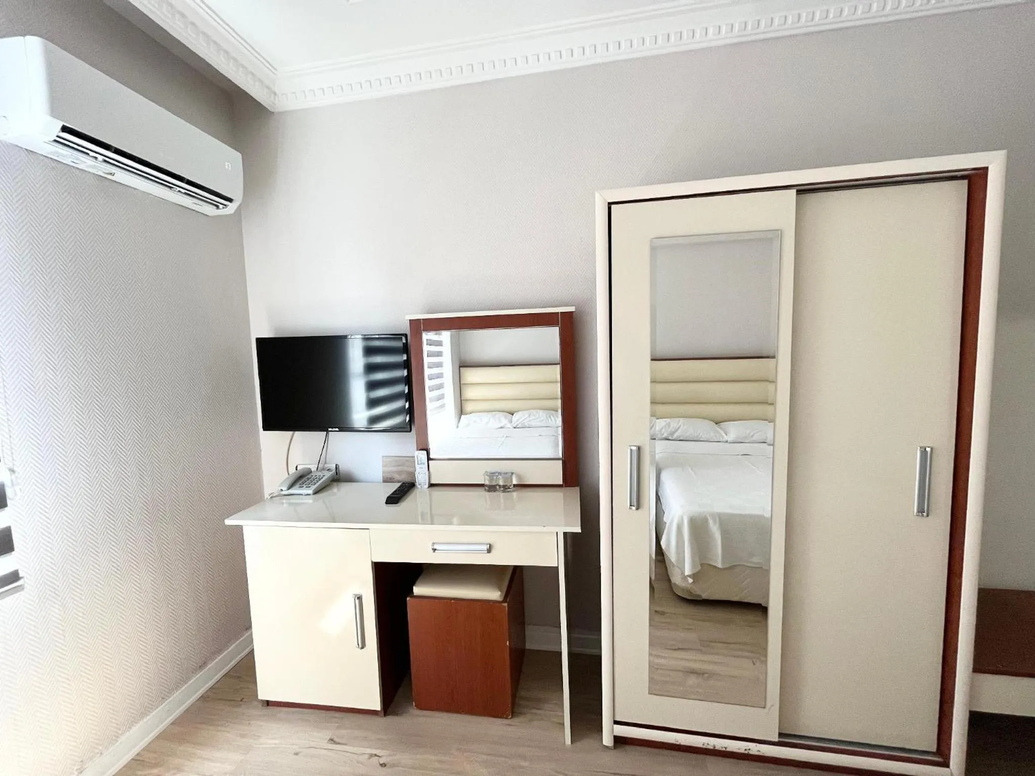 TV and multimedia, Bed in Deluxe Ersoy Hotel