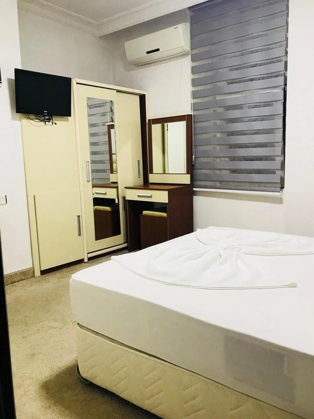 Photo of the whole room, Bed in Deluxe Ersoy Hotel