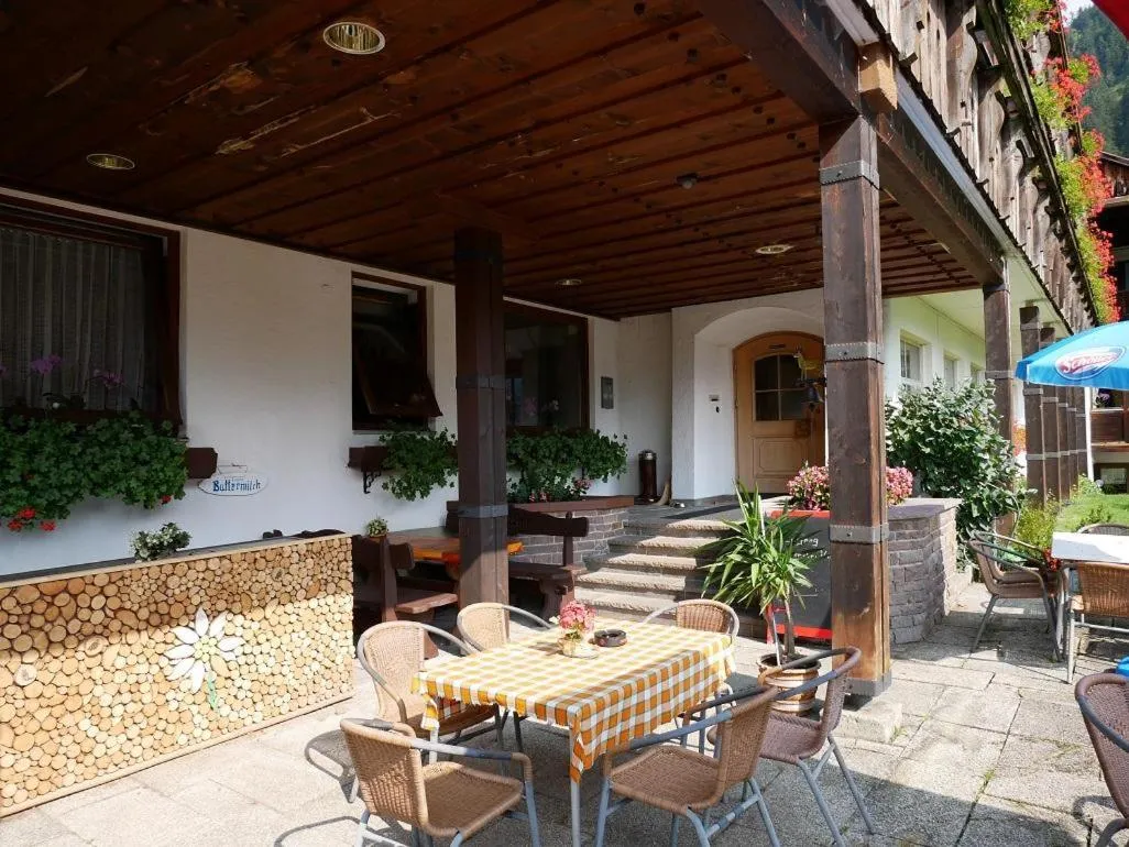 Property building in Alpenhotel Waidmannsheil