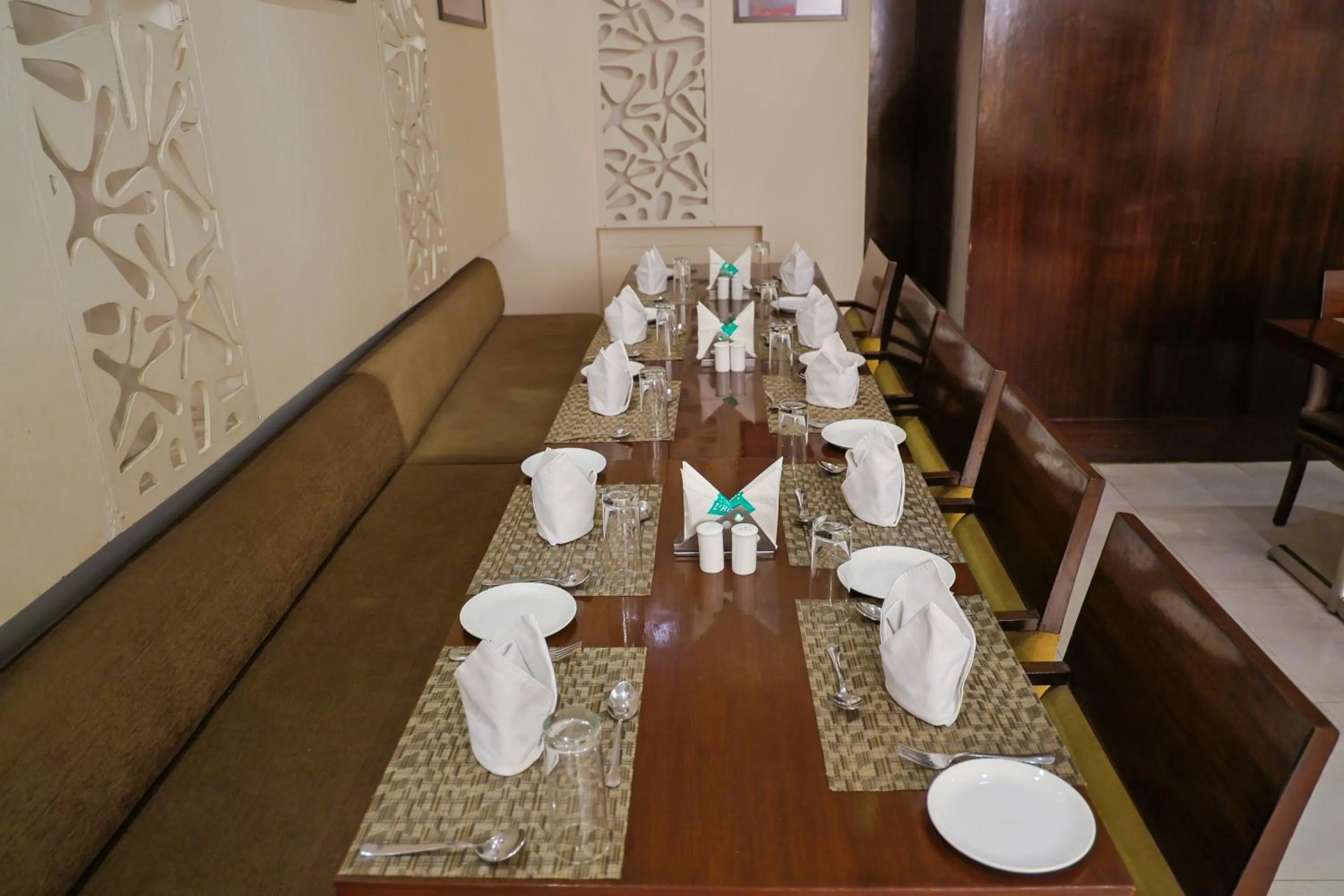 Dining area in Le Roi Udaipur