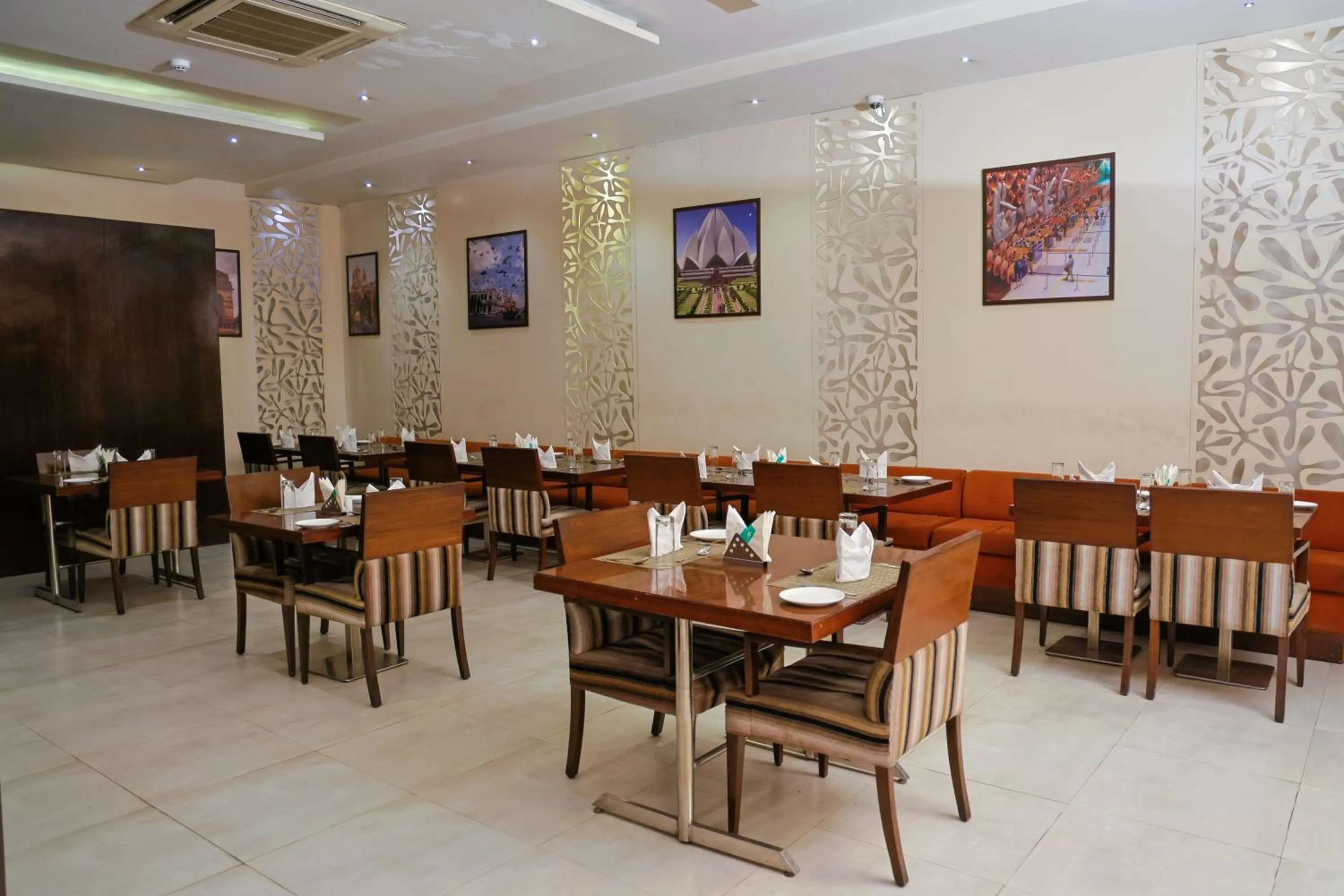 Restaurant/places to eat in Le Roi Udaipur