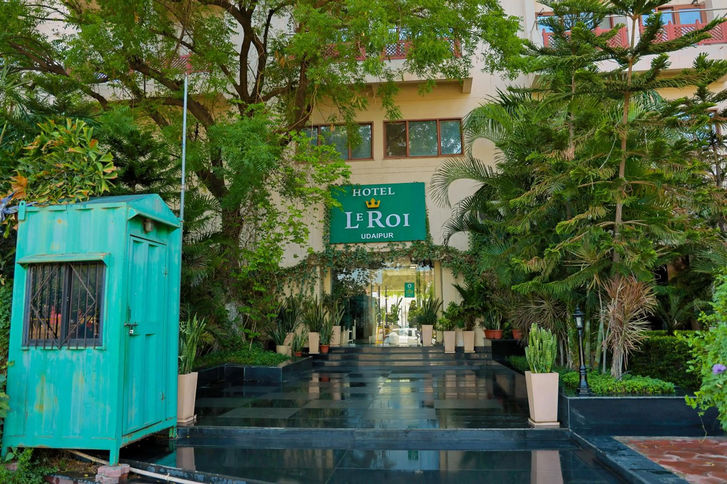 Facade/entrance in Le Roi Udaipur