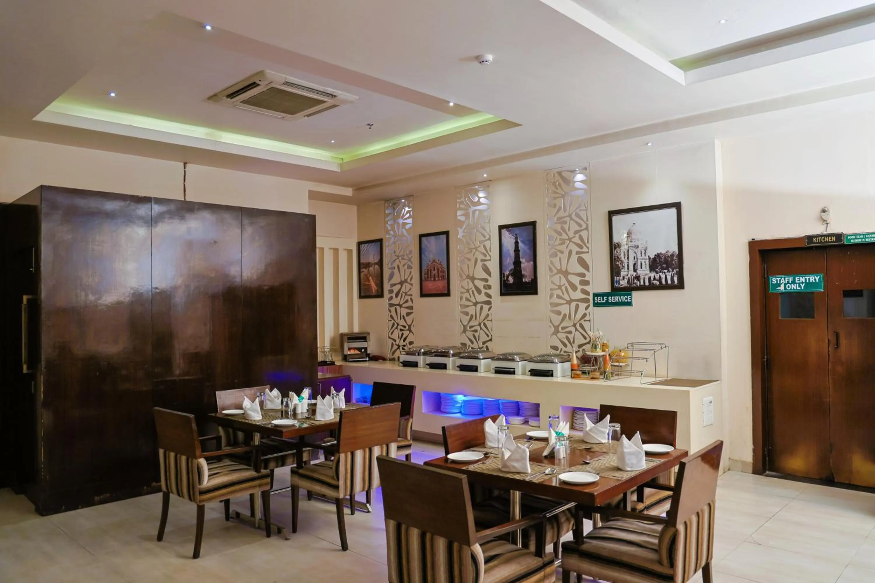 Restaurant/places to eat in Le Roi Udaipur