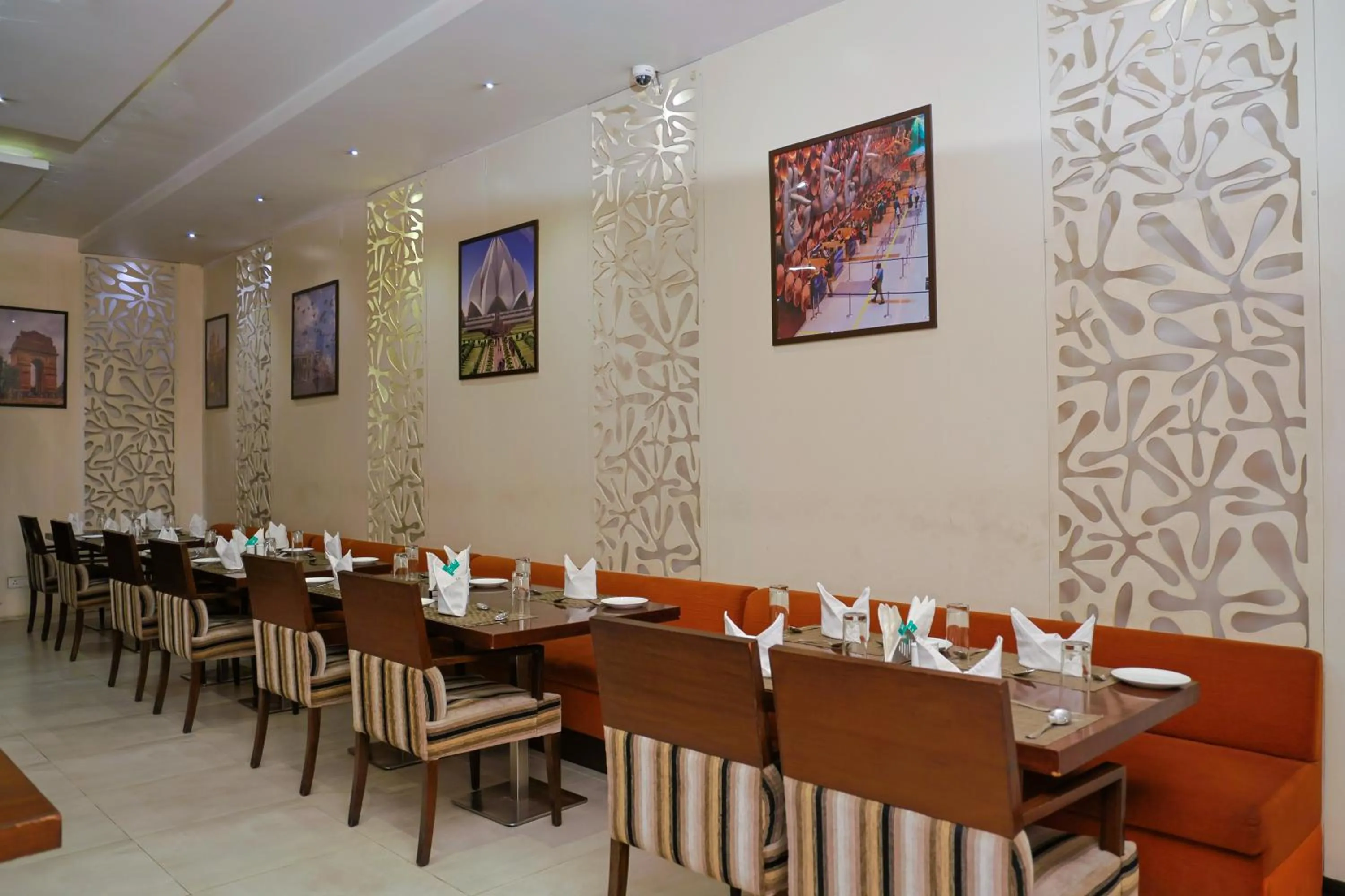 Restaurant/places to eat in Le Roi Udaipur