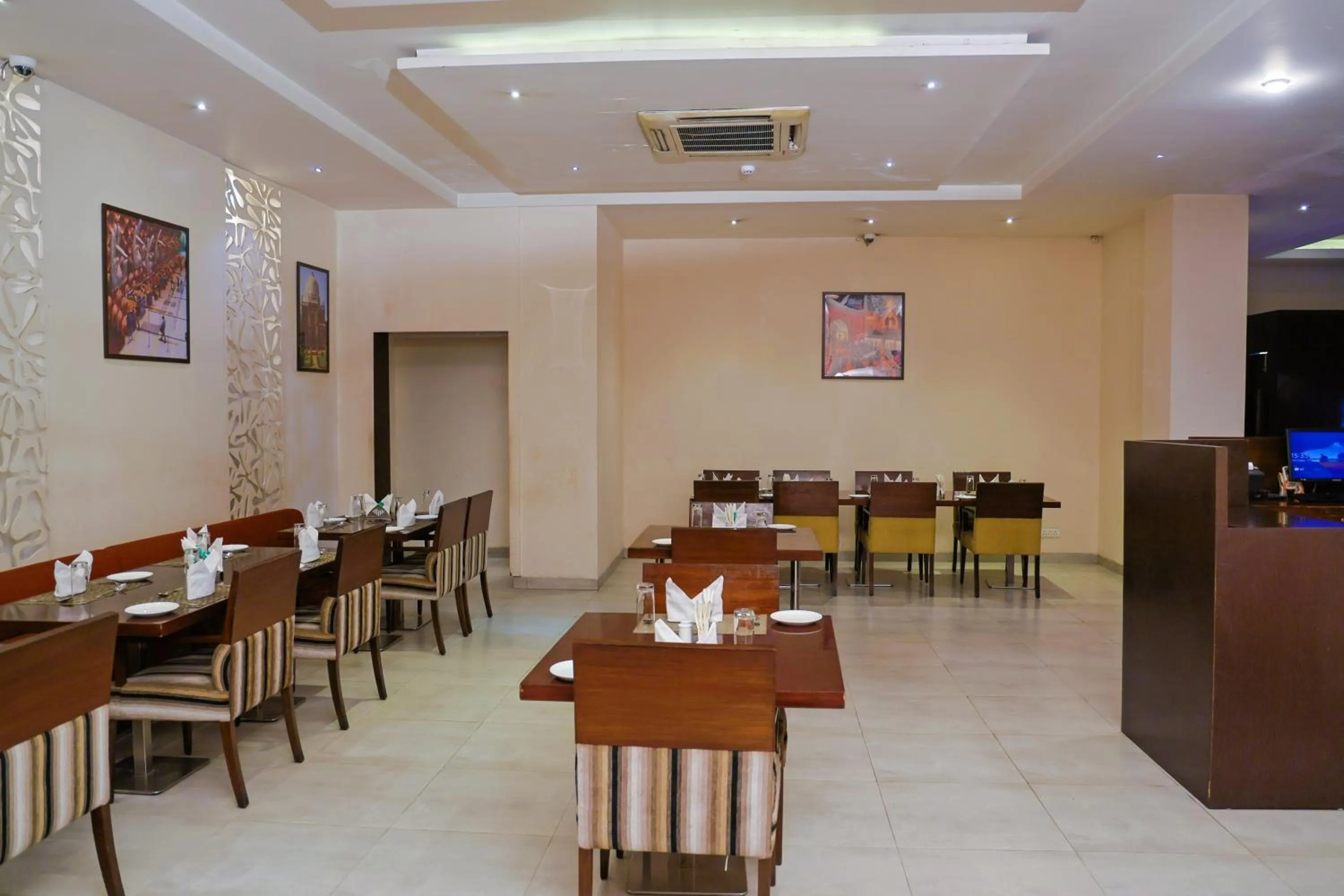 Restaurant/places to eat in Le Roi Udaipur