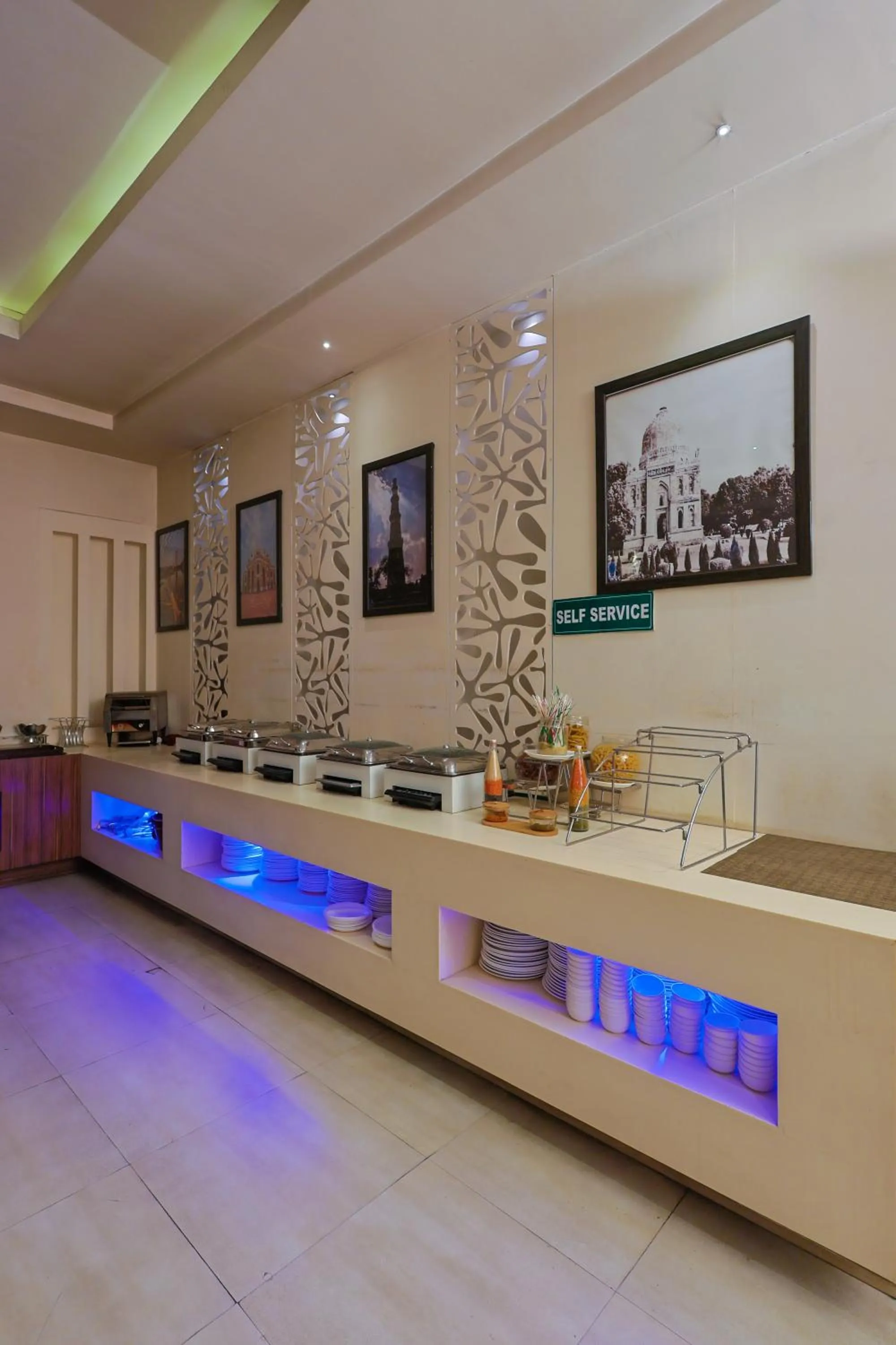 Buffet breakfast in Le Roi Udaipur