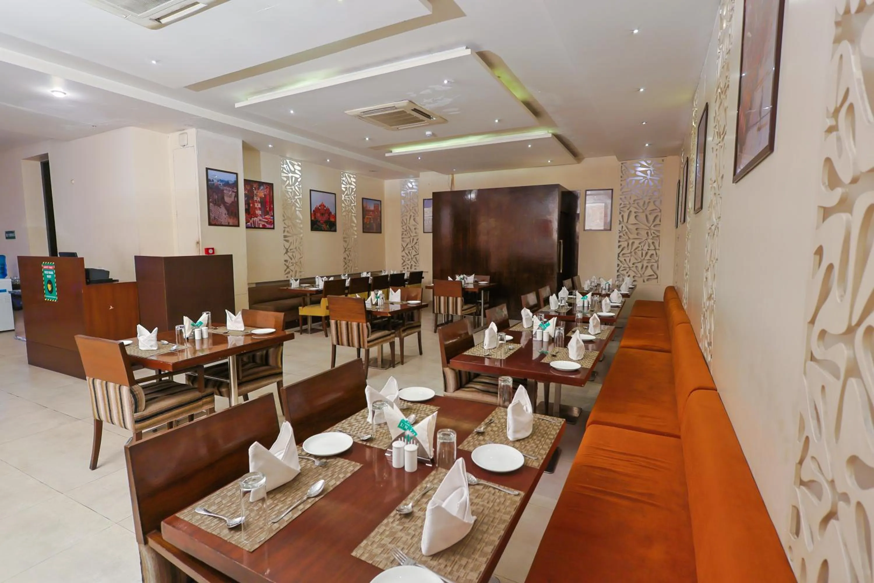 Restaurant/places to eat in Le Roi Udaipur