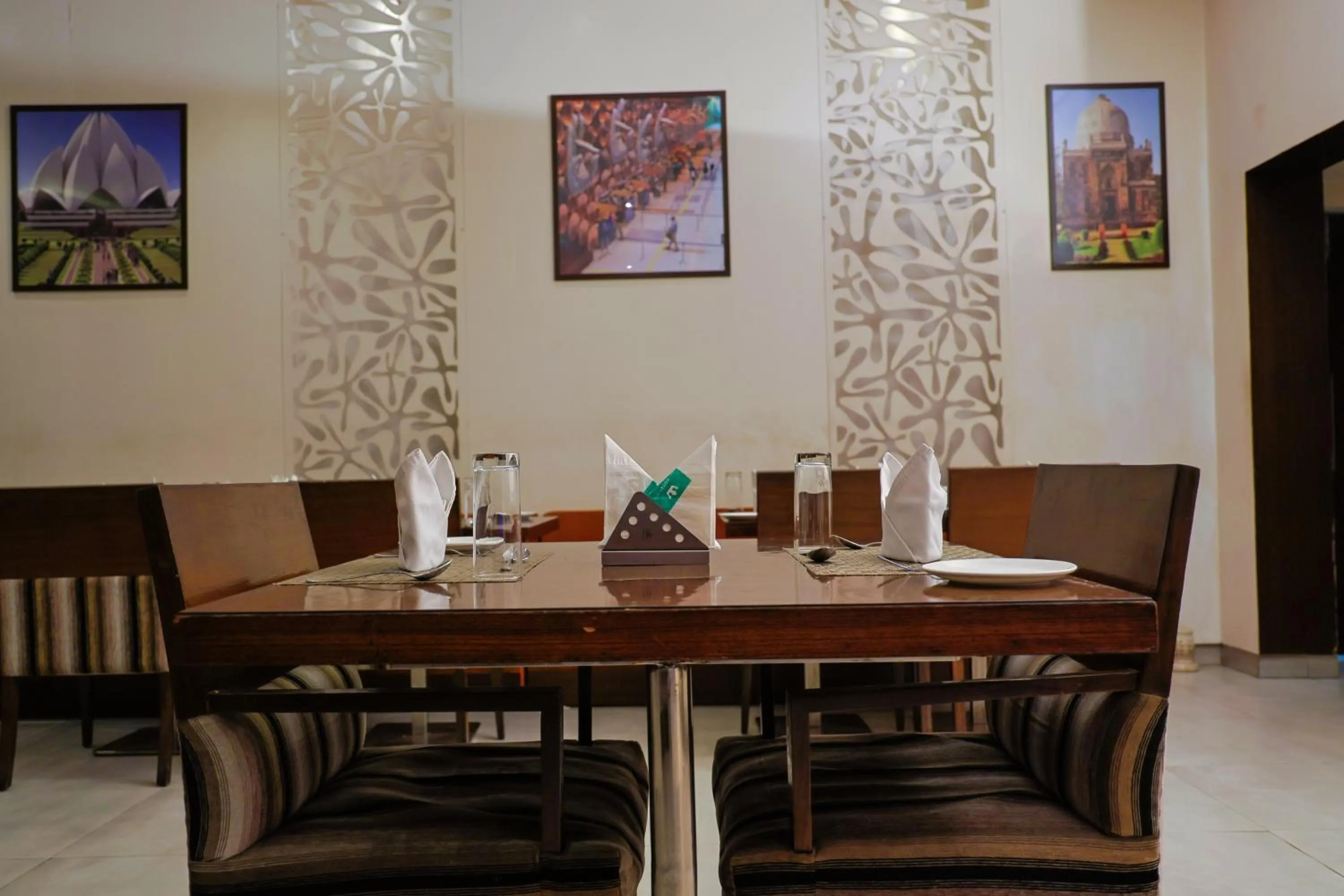 Restaurant/places to eat in Le Roi Udaipur