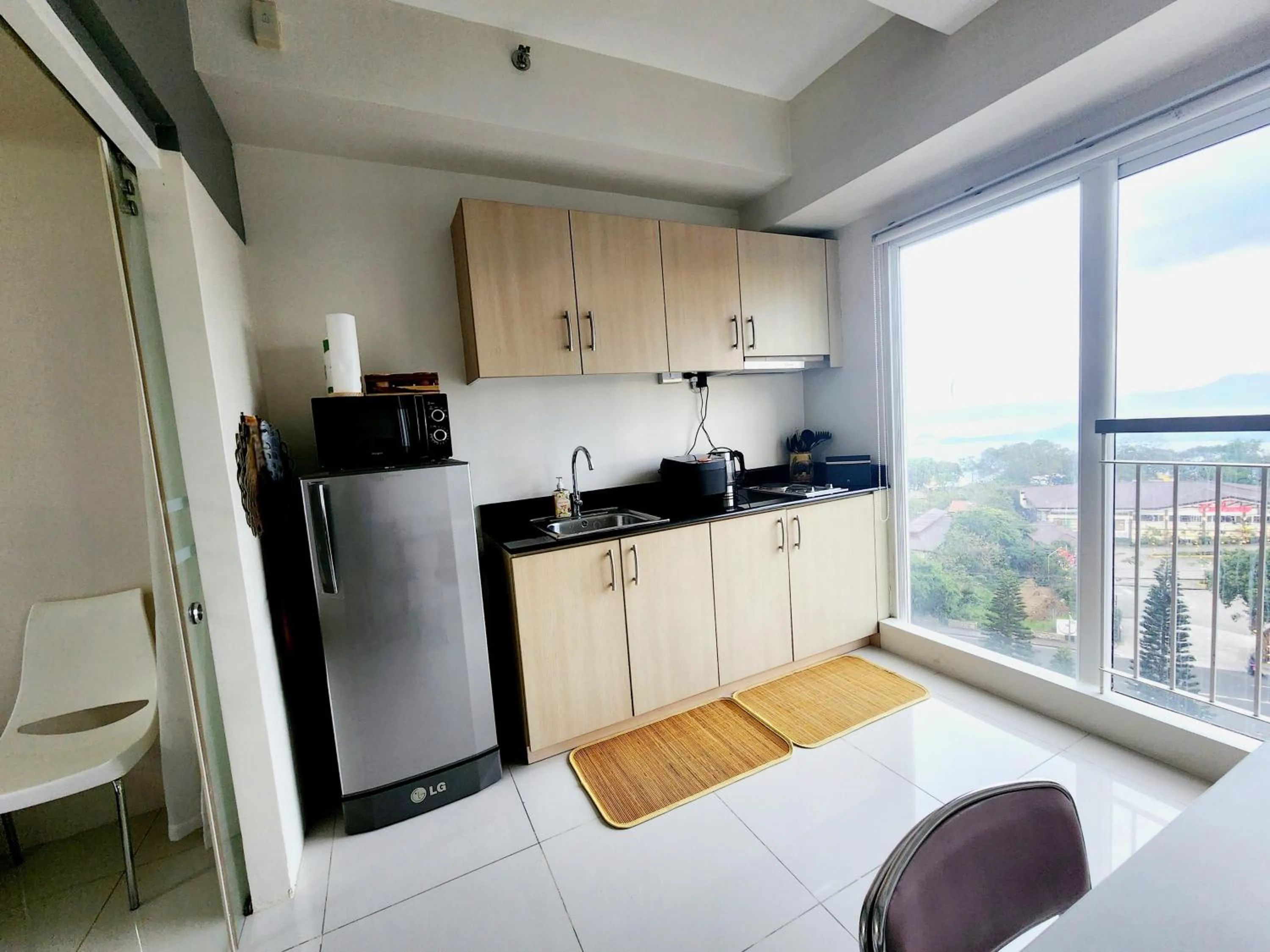 Kitchen or kitchenette in Relaxing Stay Tagaytay