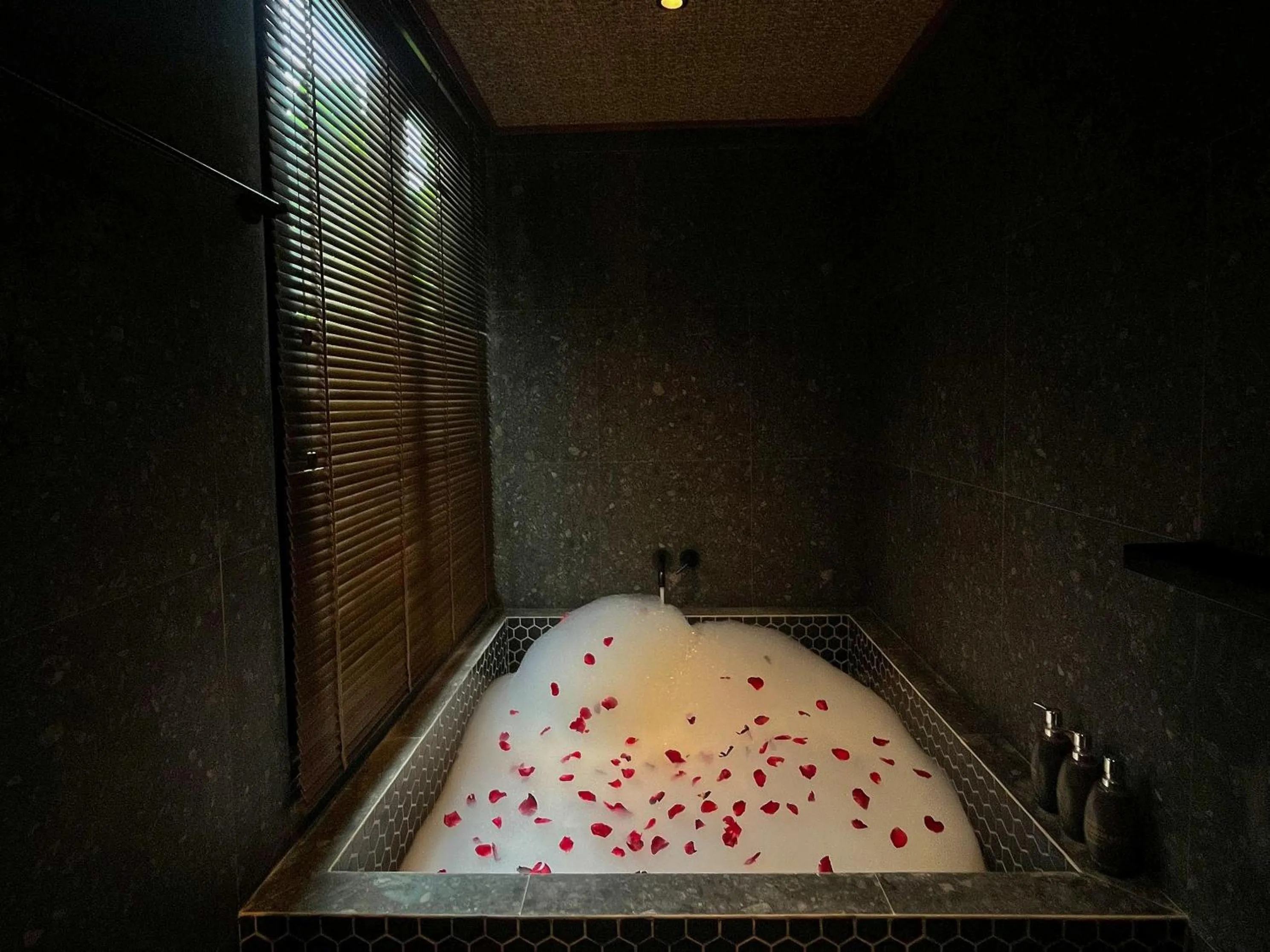 Bath in Canggu Bagus Suites