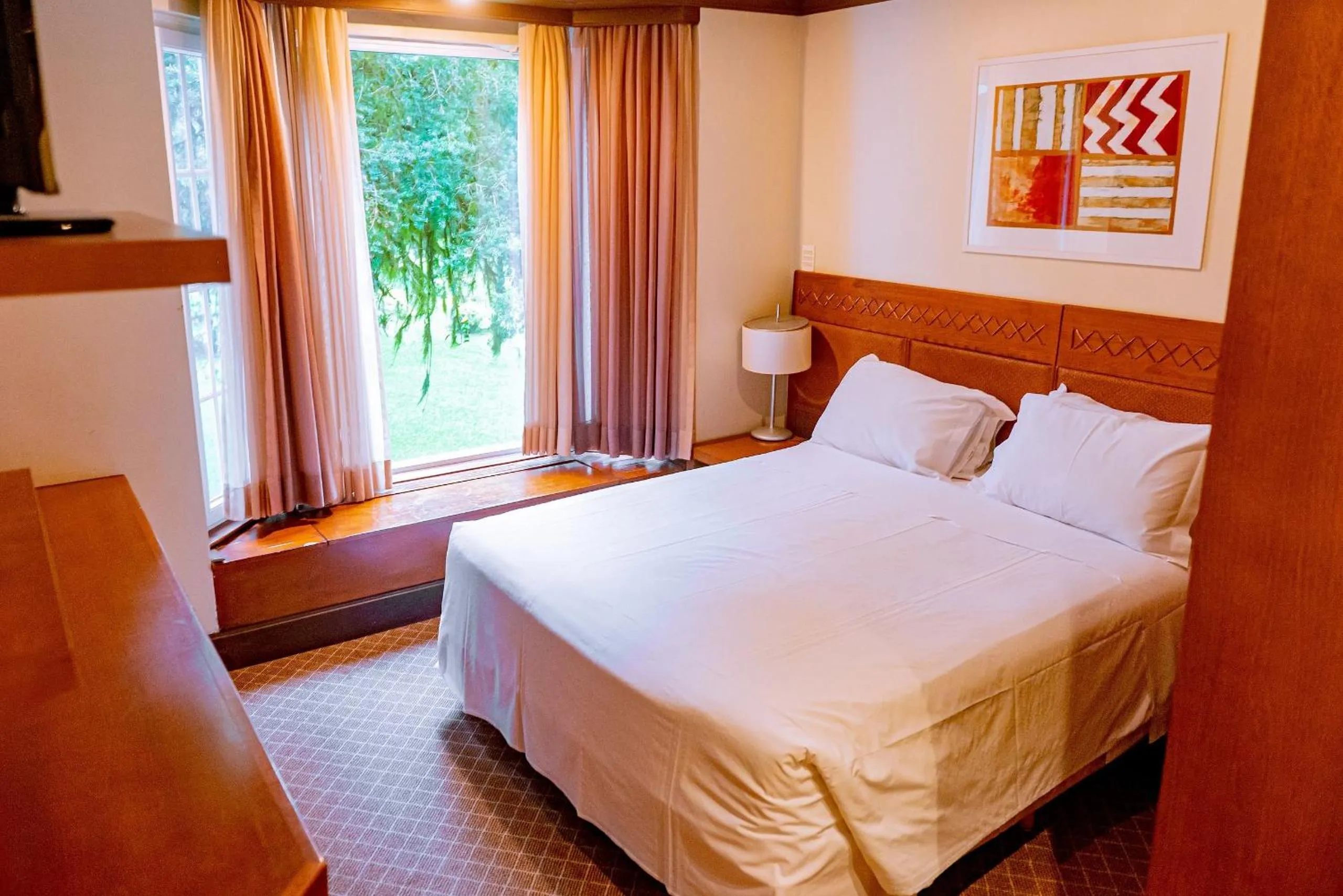 Photo of the whole room, Bed in Suíte Laje de Pedra Mountain Village