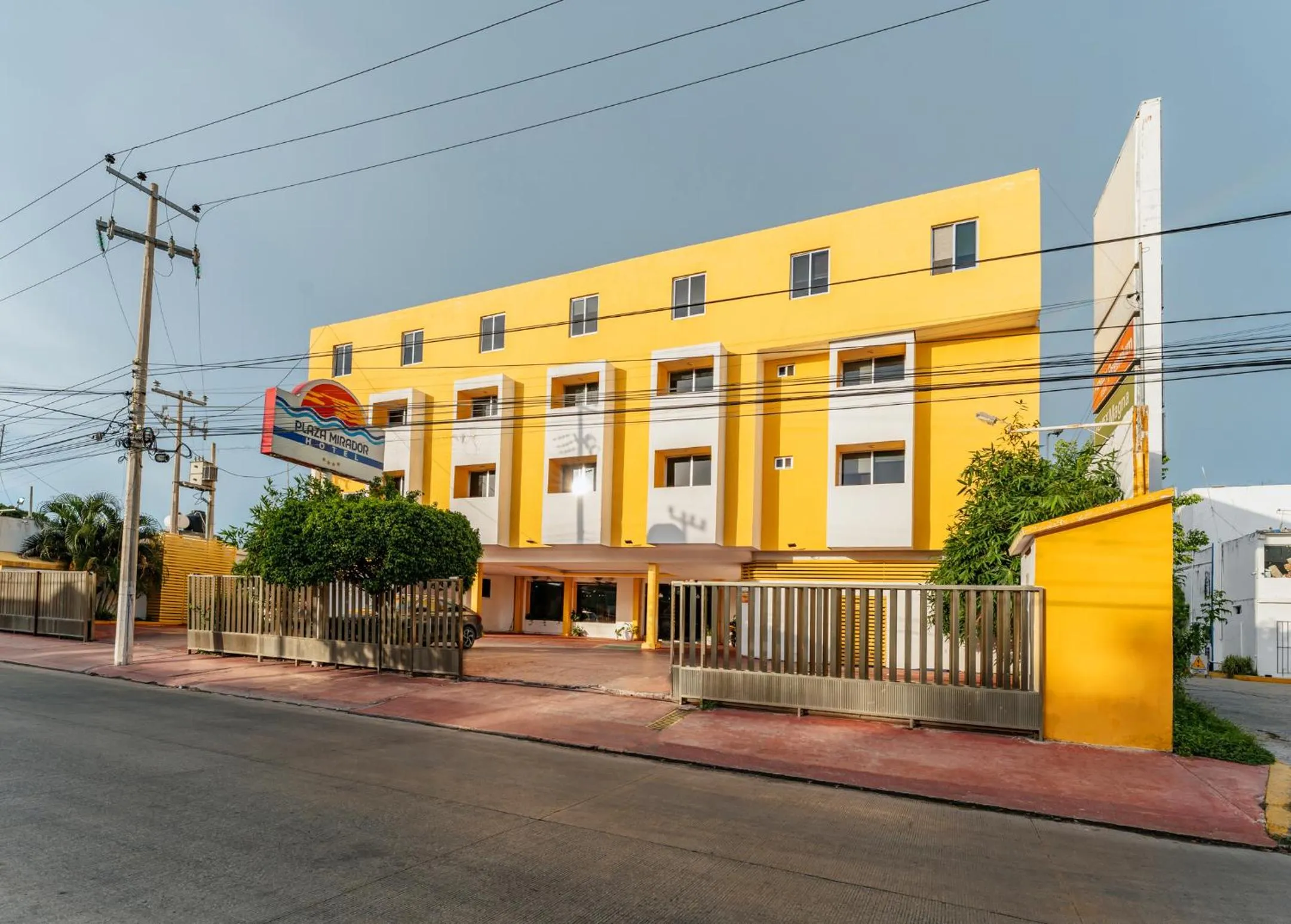 Facade/entrance in Hotel Plaza Mirador, Ciudad del Carmen