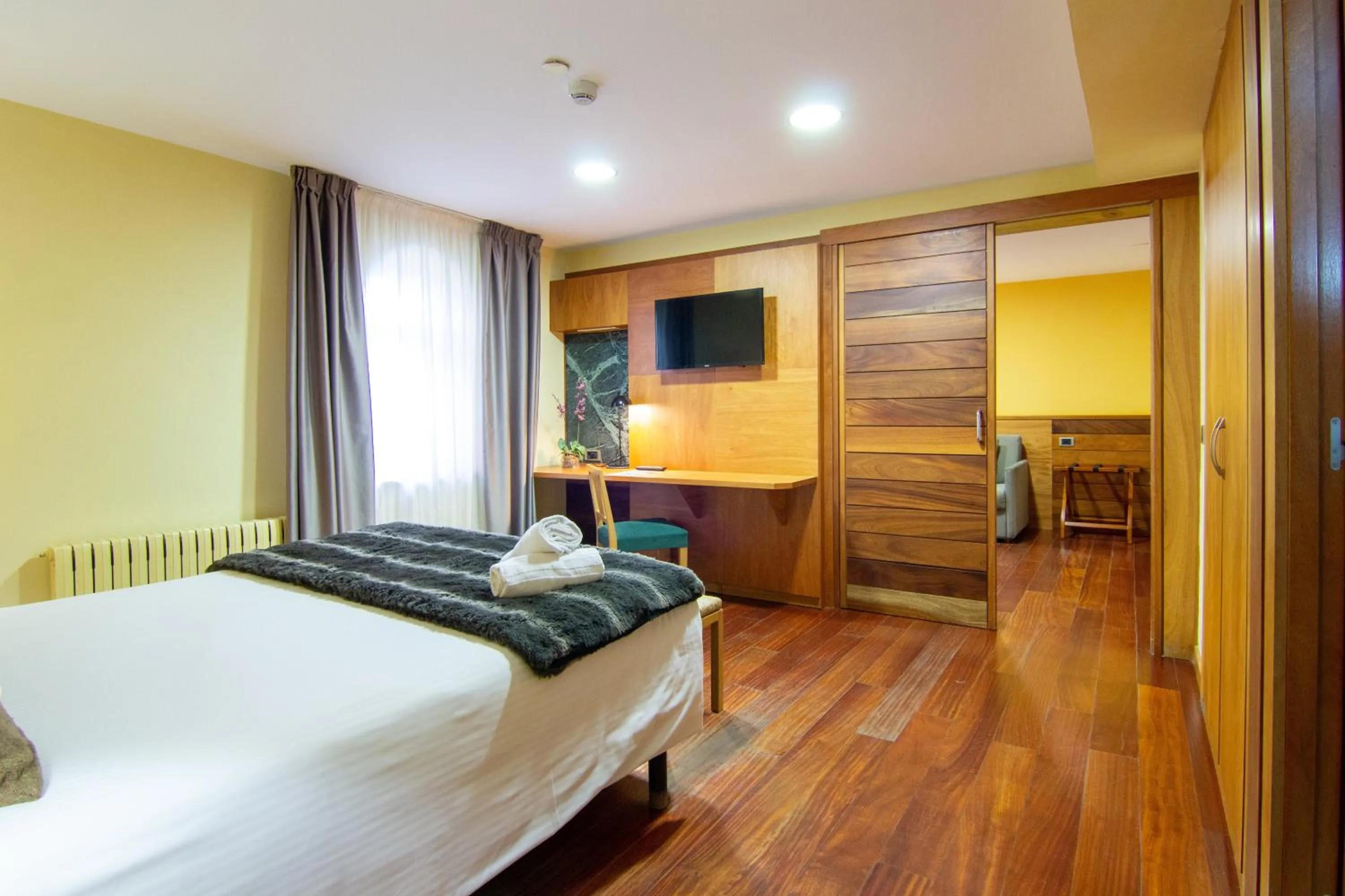 Property building, Bed in Hotel Vall de Núria