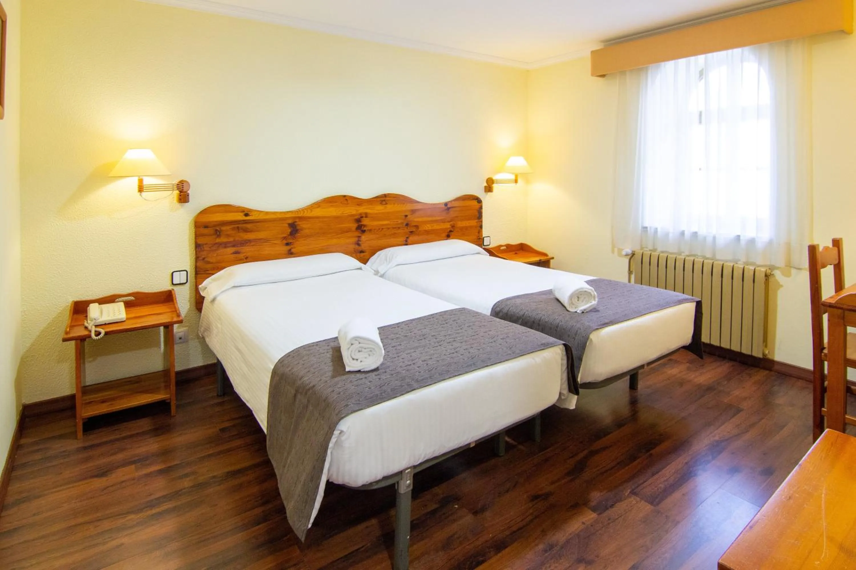 Property building, Bed in Hotel Vall de Núria