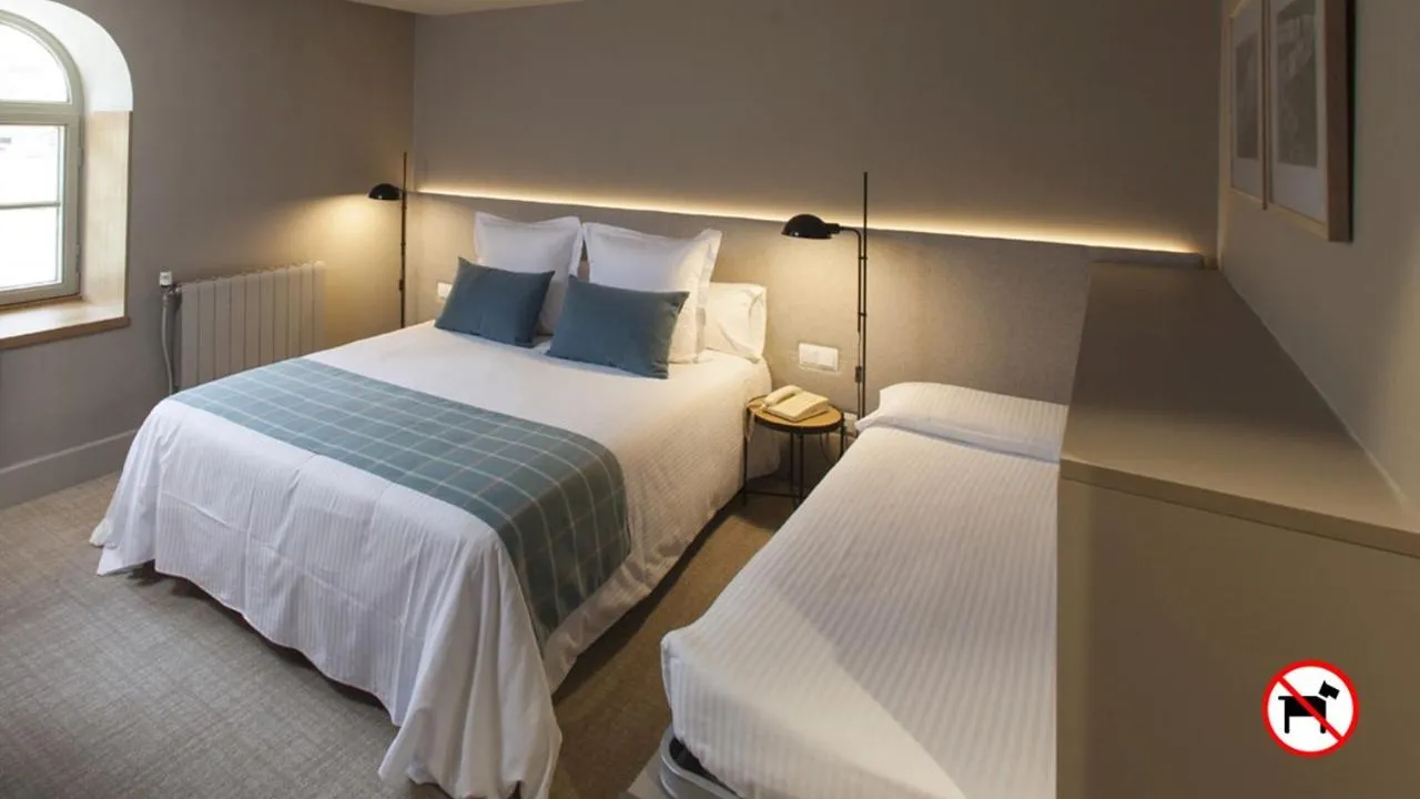 Bedroom, Bed in Hotel Vall de Núria