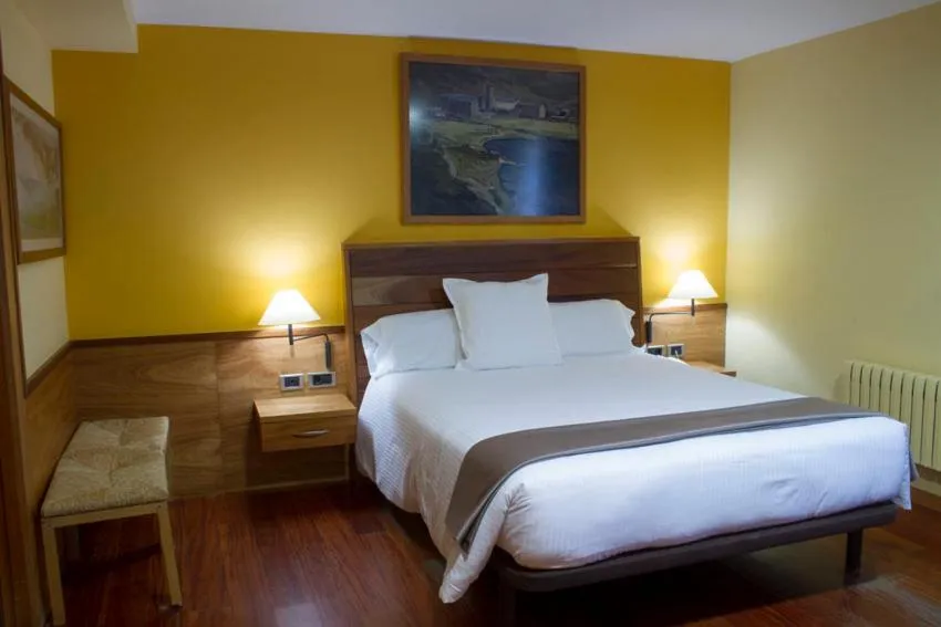 Property building, Bed in Hotel Vall de Núria