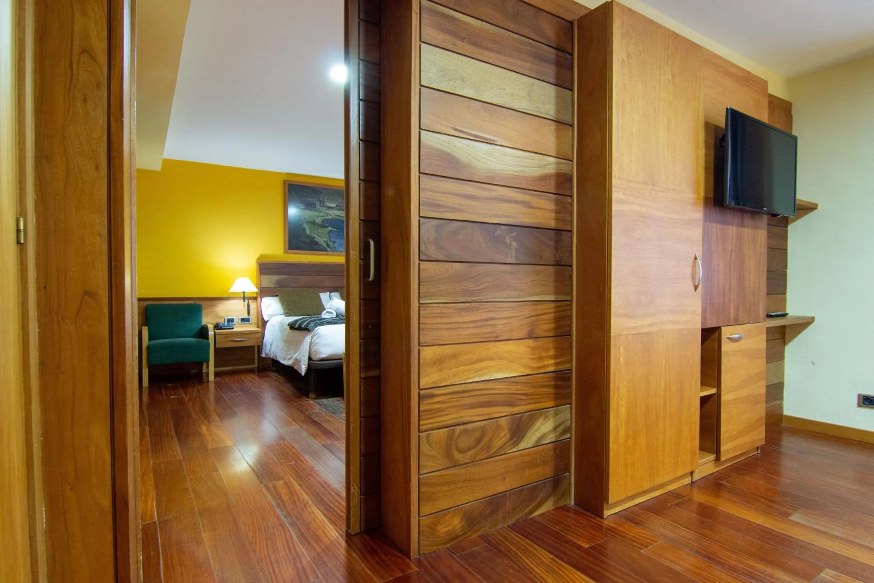 Property building, Bed in Hotel Vall de Núria