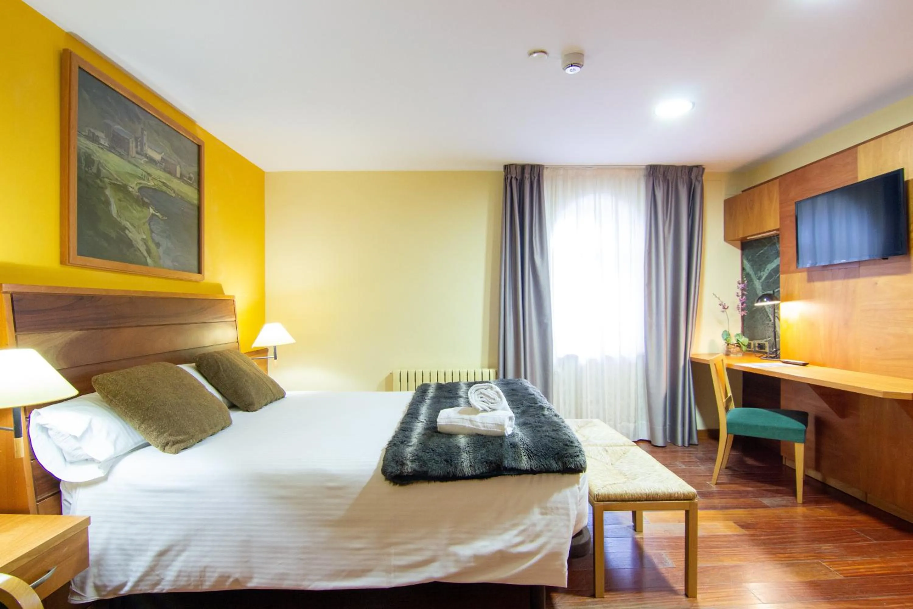 Property building, Bed in Hotel Vall de Núria