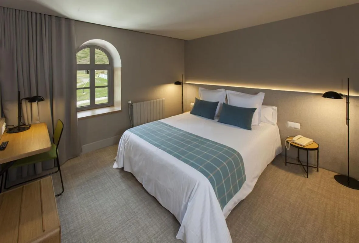 Property building, Bed in Hotel Vall de Núria