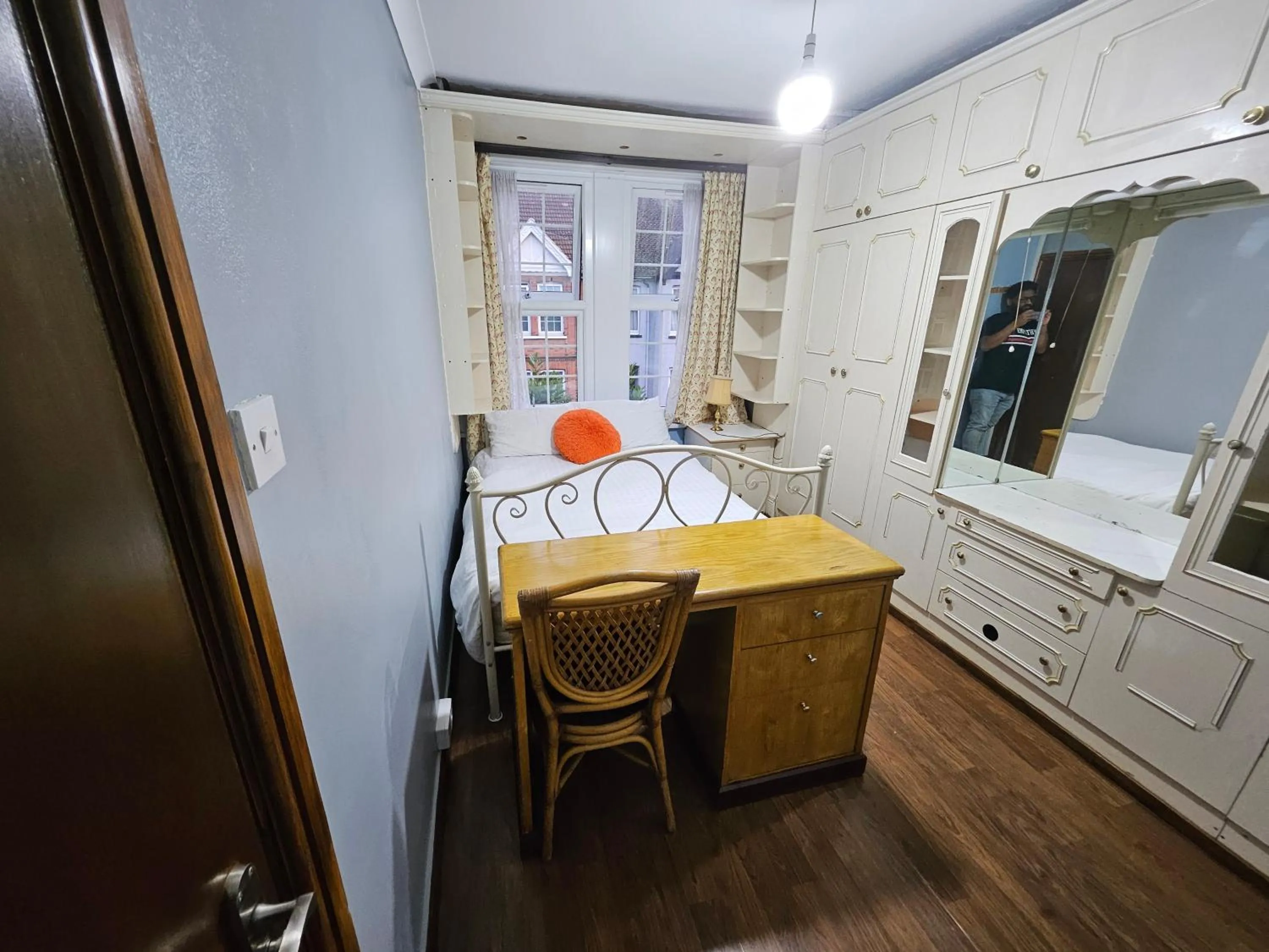 Seating area in SnoozeDen Wellesley - Near to Slough Station