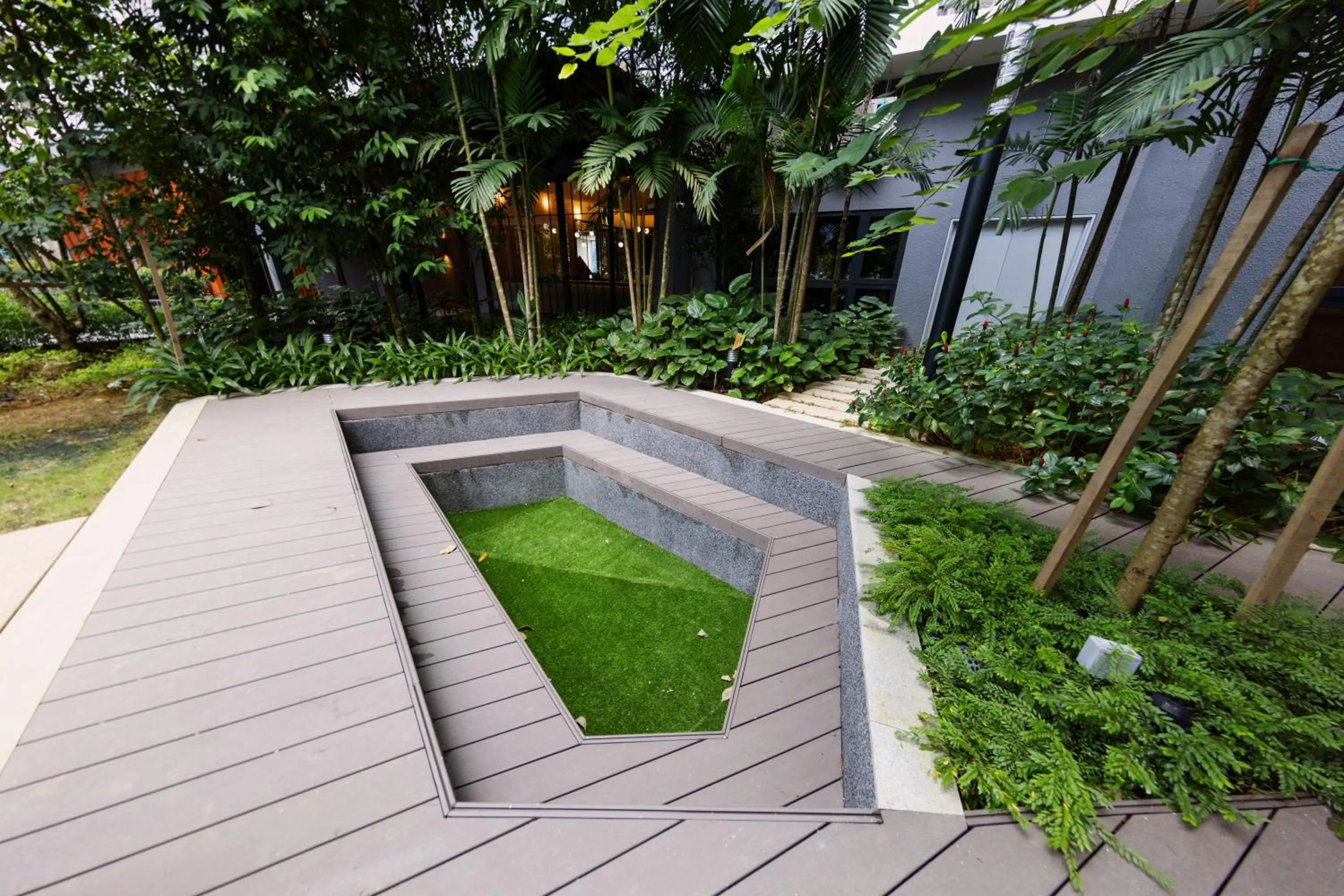 Garden in NaiBnB in Agile Bukit Bintang - 5 mins walk to TRX