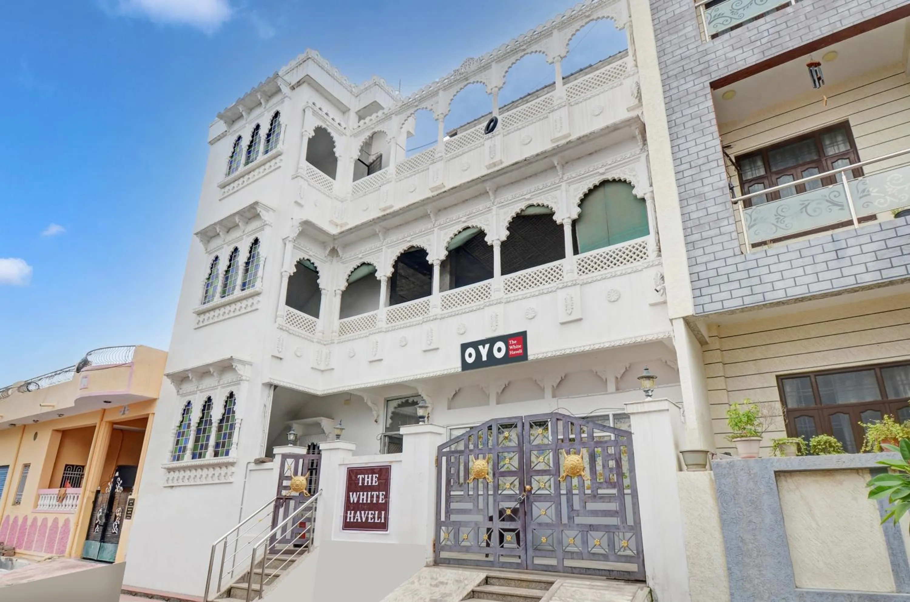 Facade/entrance in Hotel O The White Haveli