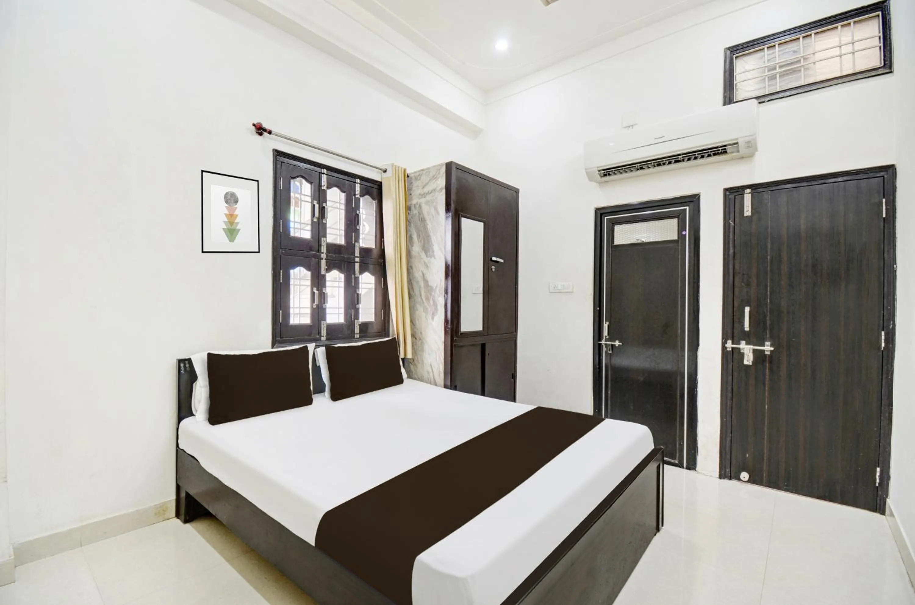 Bedroom, Bed in Hotel O The White Haveli