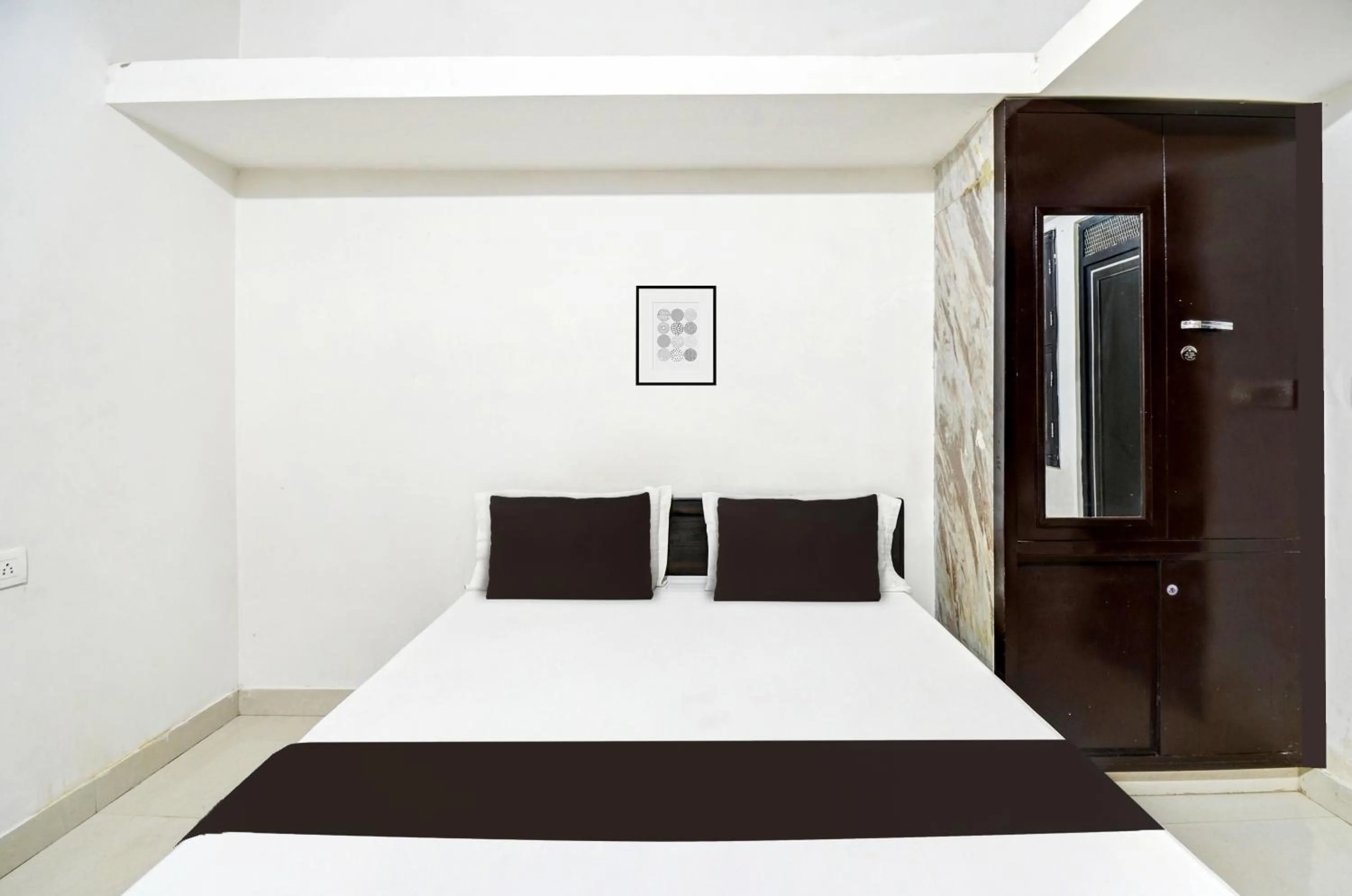 Bedroom, Bed in Hotel O The White Haveli