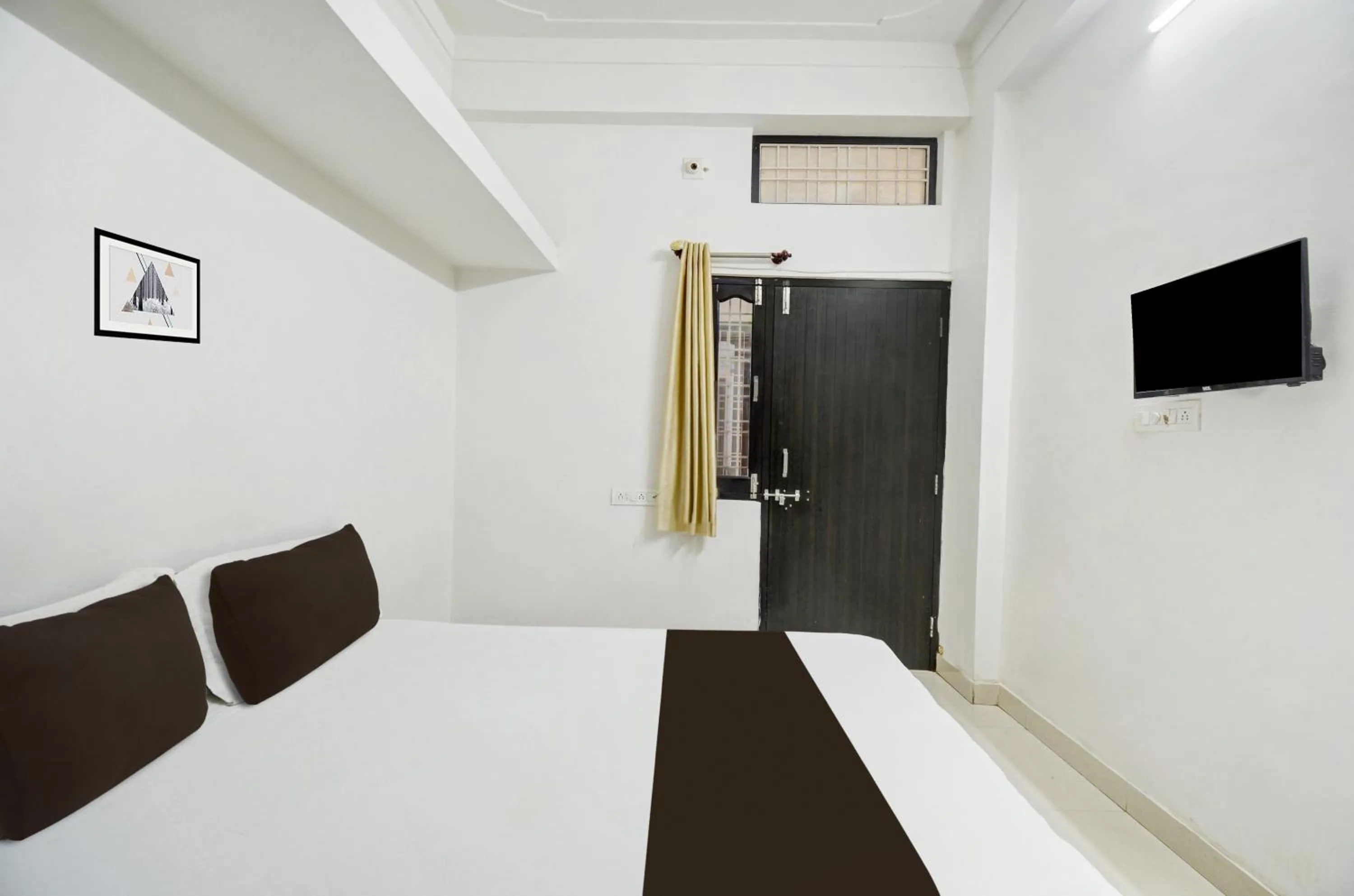 Bedroom, Bed in Hotel O The White Haveli