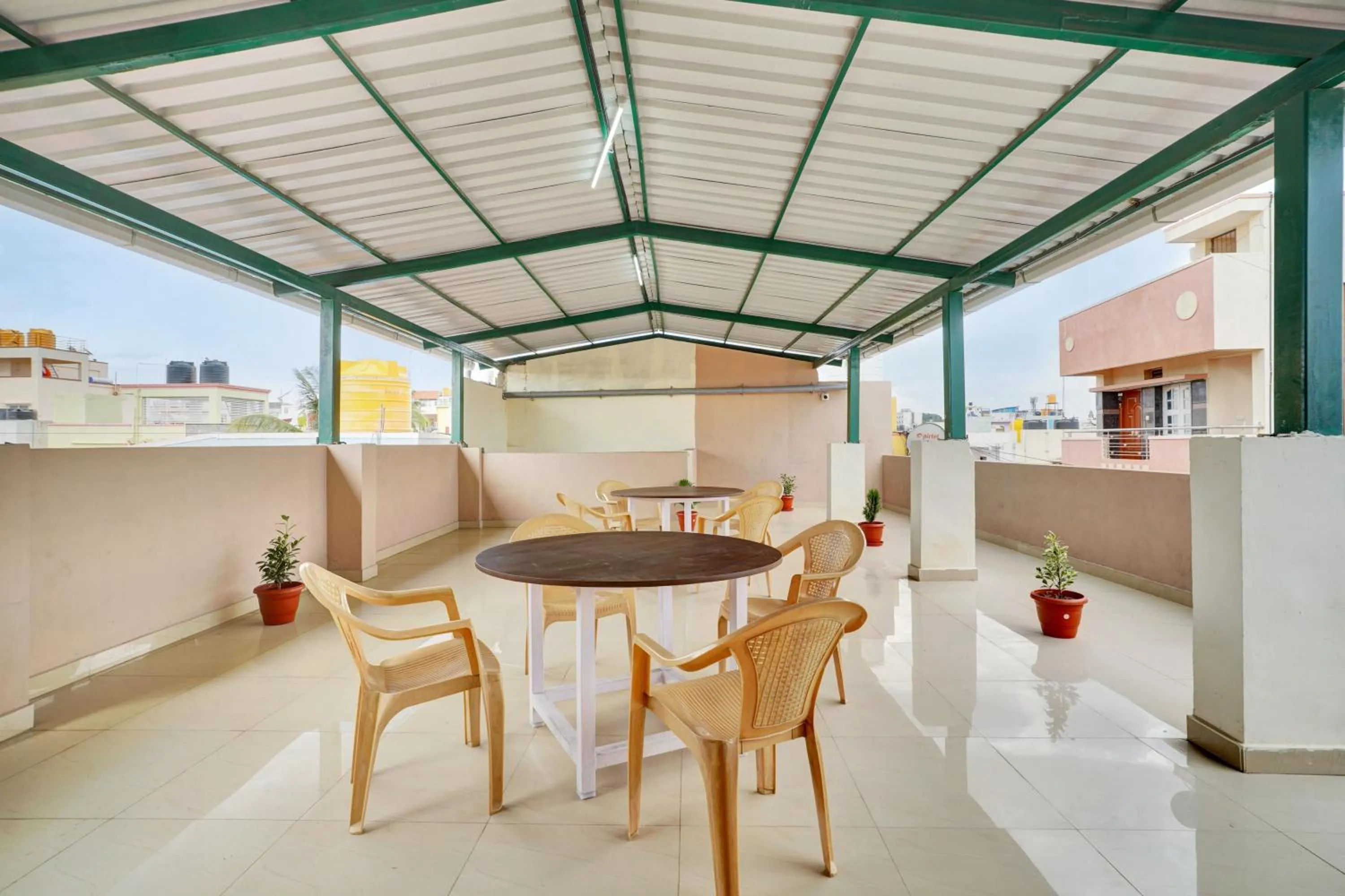 Restaurant/places to eat in Hotel O Chalukya Comfort