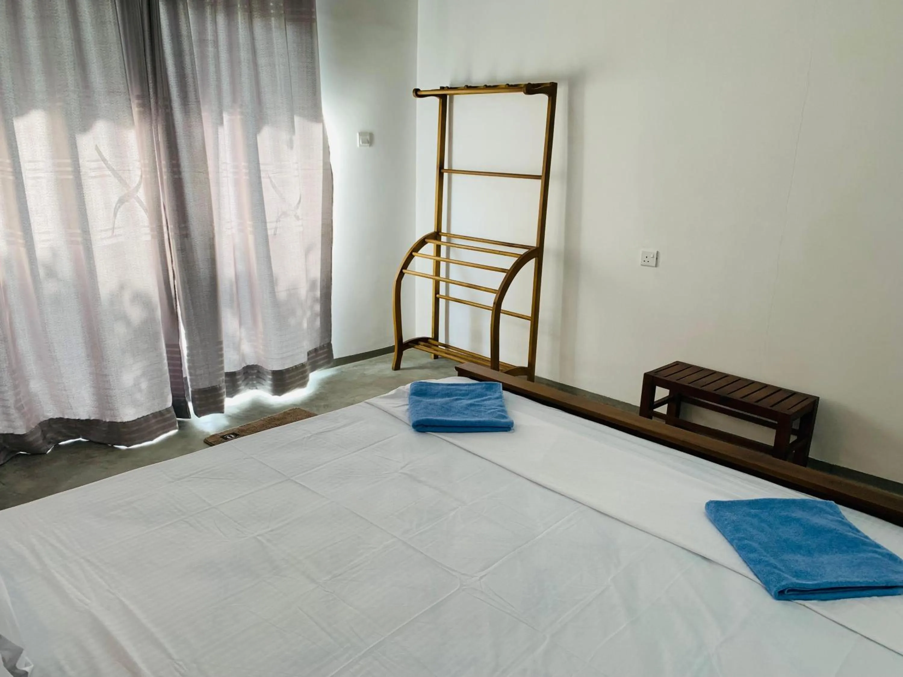 Photo of the whole room, Bed in Calidan