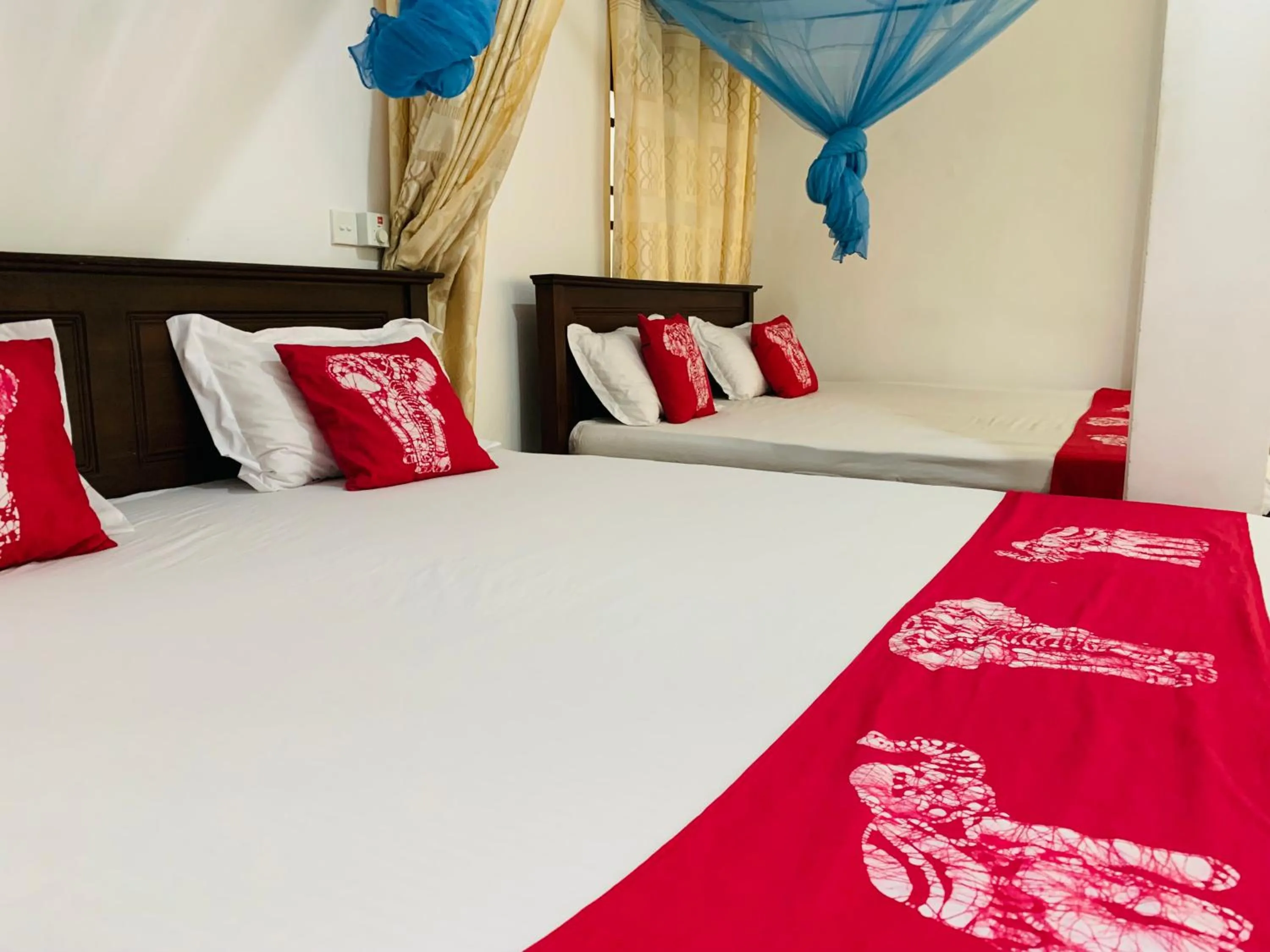 Photo of the whole room, Bed in Calidan