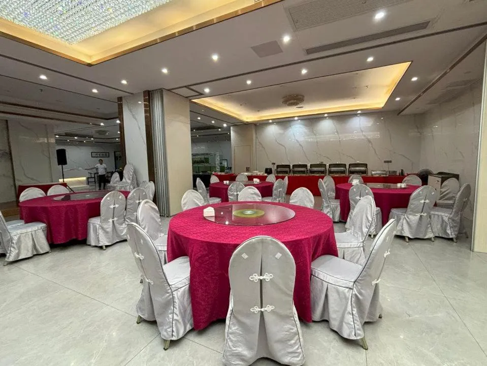 Restaurant/places to eat in Lido De Paris Hotel