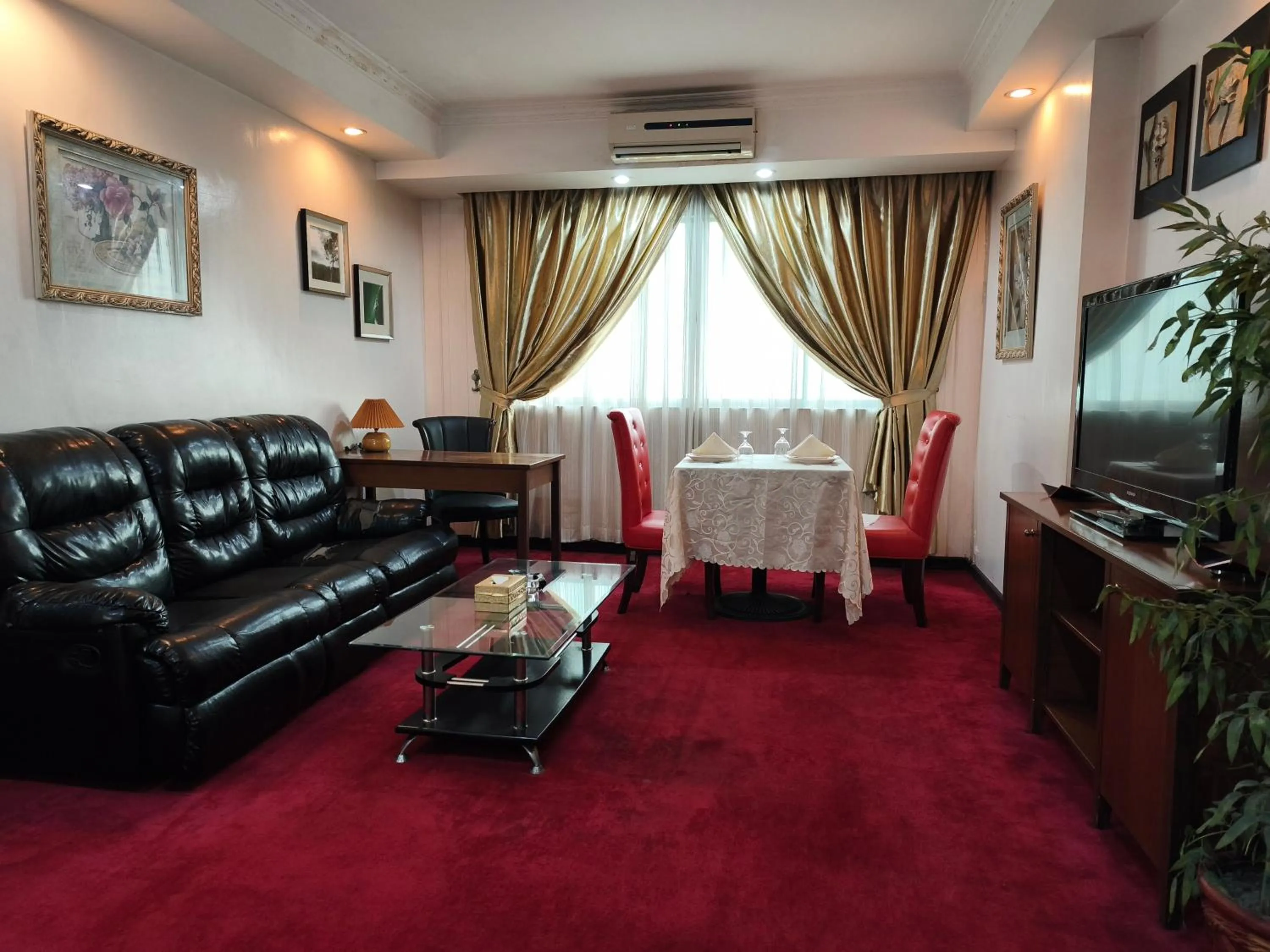 Living room in Lido De Paris Hotel