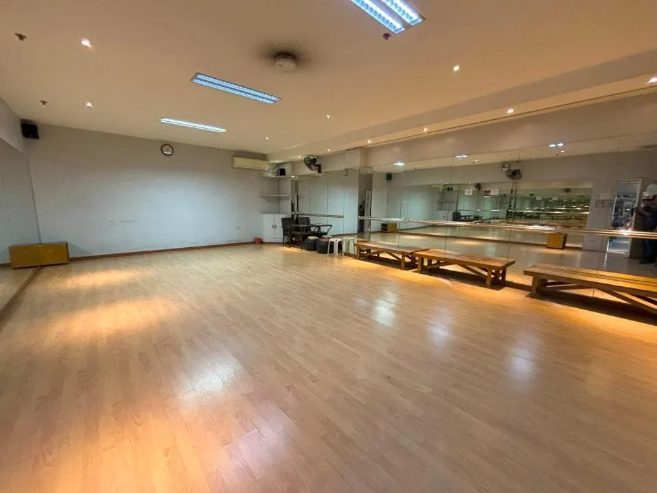 Fitness centre/facilities in Lido De Paris Hotel