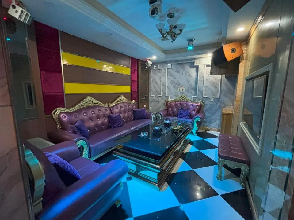 Lounge or bar in Lido De Paris Hotel