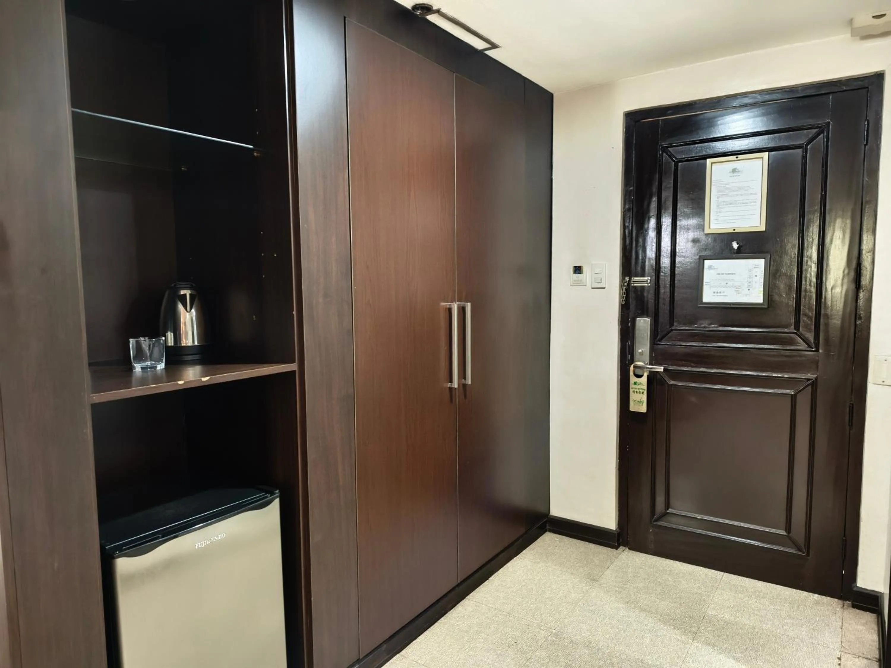 wardrobe in Lido De Paris Hotel