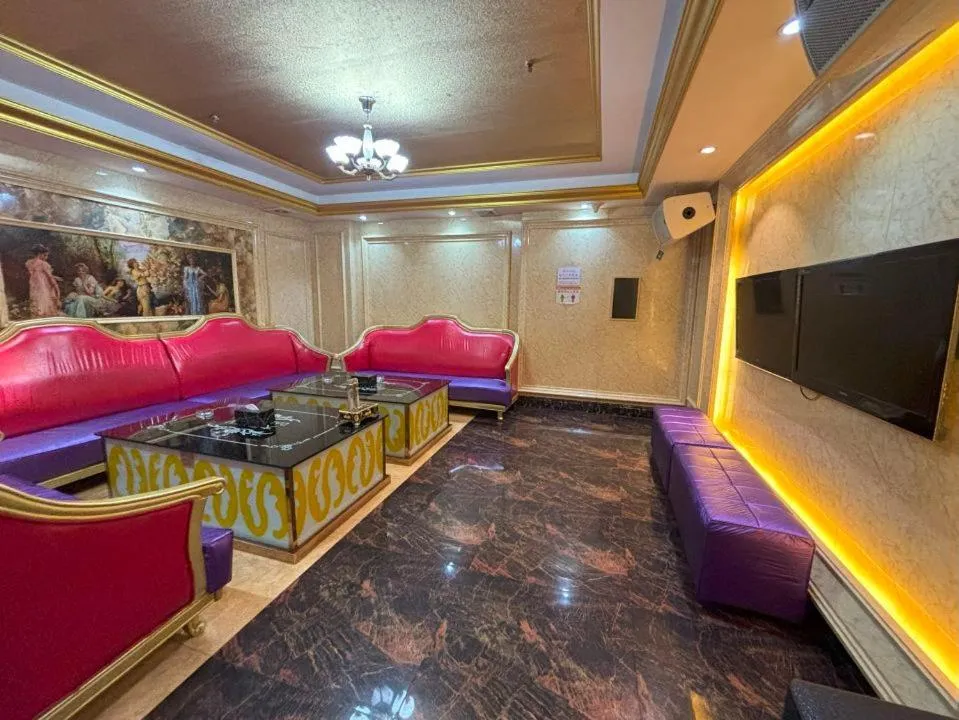 Lounge or bar in Lido De Paris Hotel