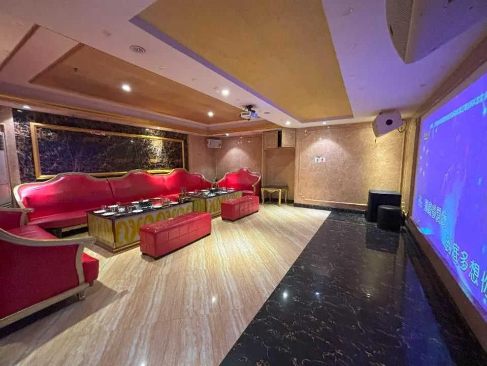 Lounge or bar in Lido De Paris Hotel