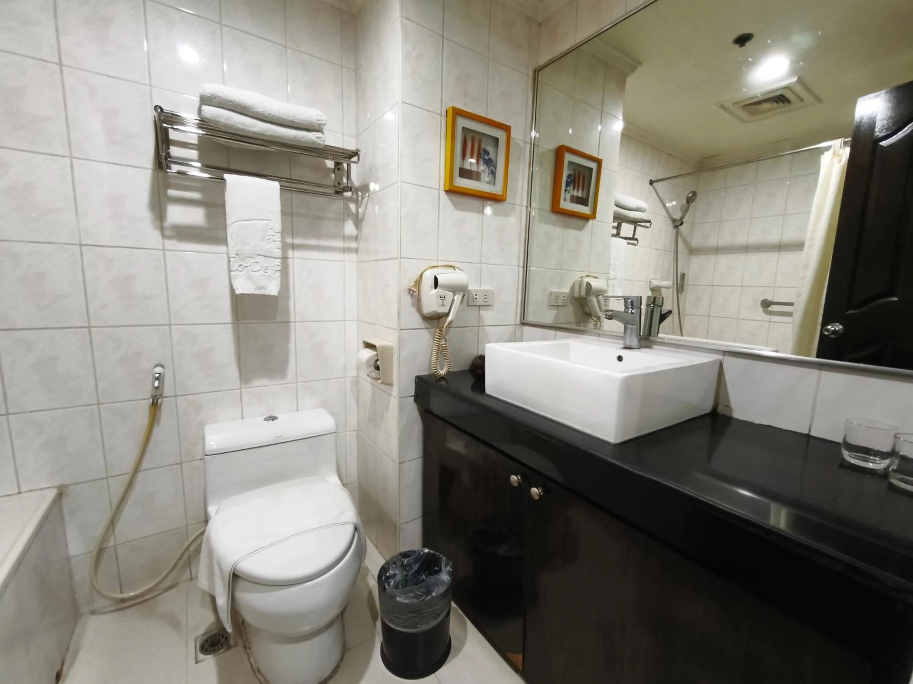 Toilet in Lido De Paris Hotel