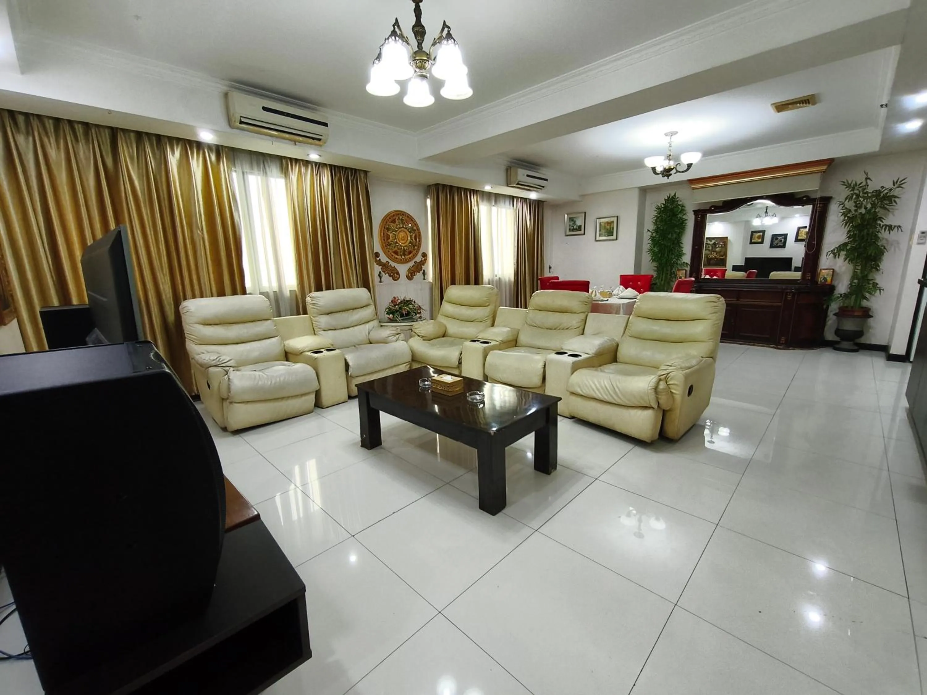 Living room in Lido De Paris Hotel