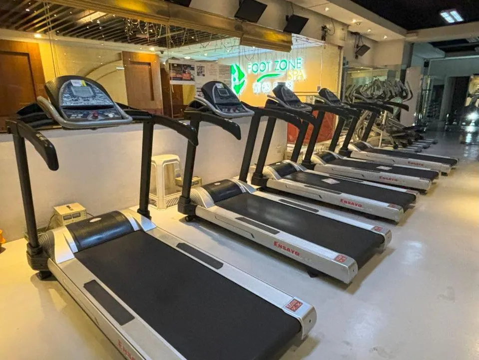 Fitness centre/facilities in Lido De Paris Hotel