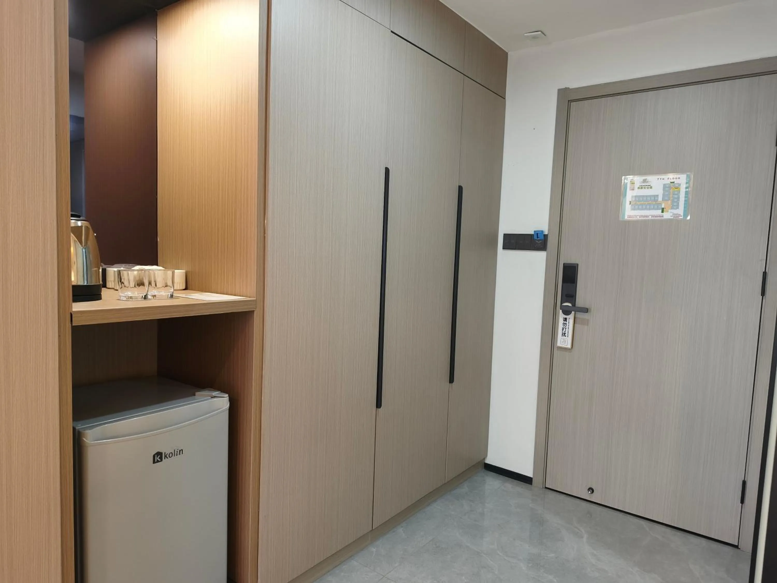 wardrobe in Lido De Paris Hotel