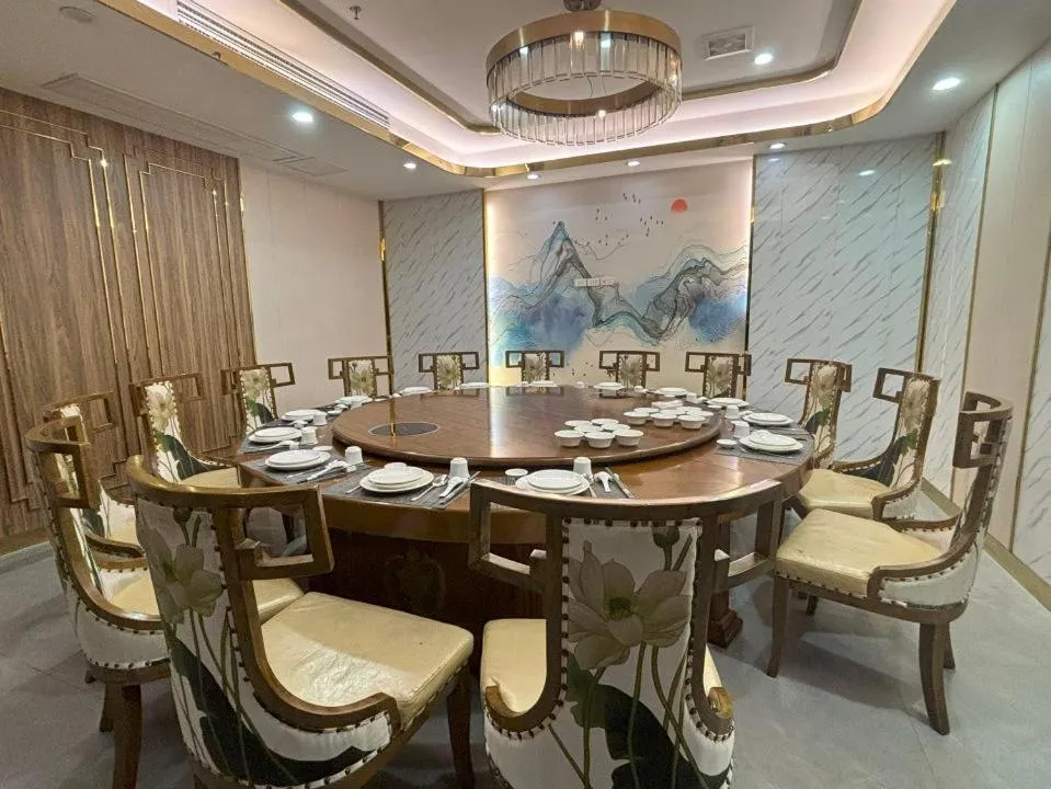 Restaurant/places to eat in Lido De Paris Hotel