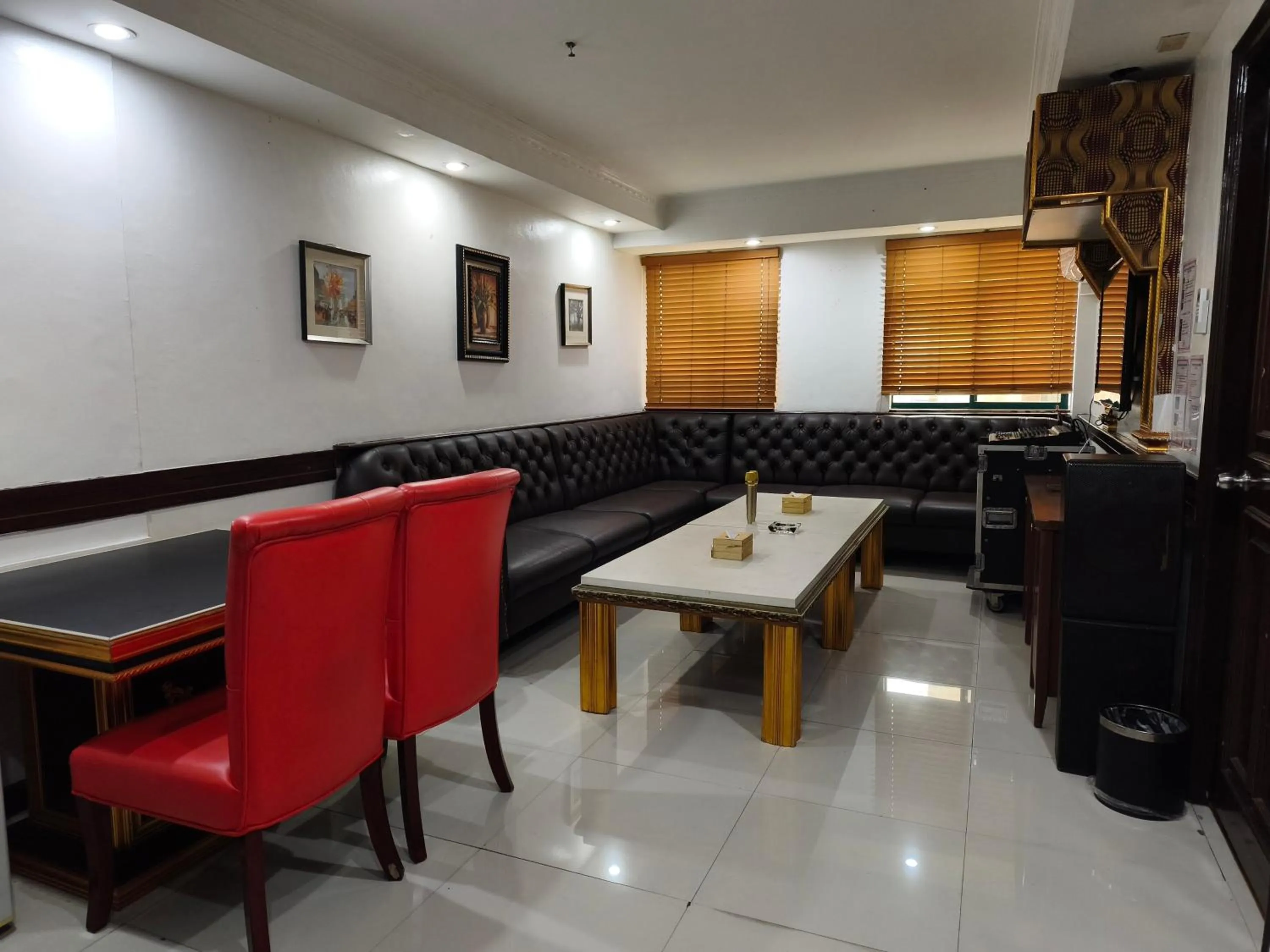 Living room in Lido De Paris Hotel